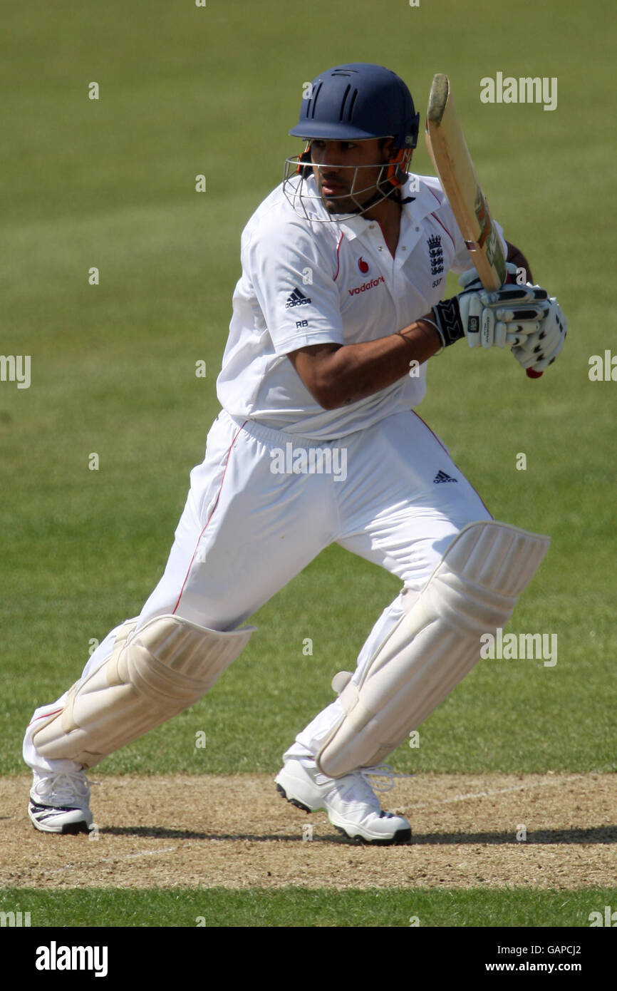 Cricket - Tour Match - England Lions gegen Neuseeland - The Rose Bowl. Owais Shah, England Lions Stockfoto