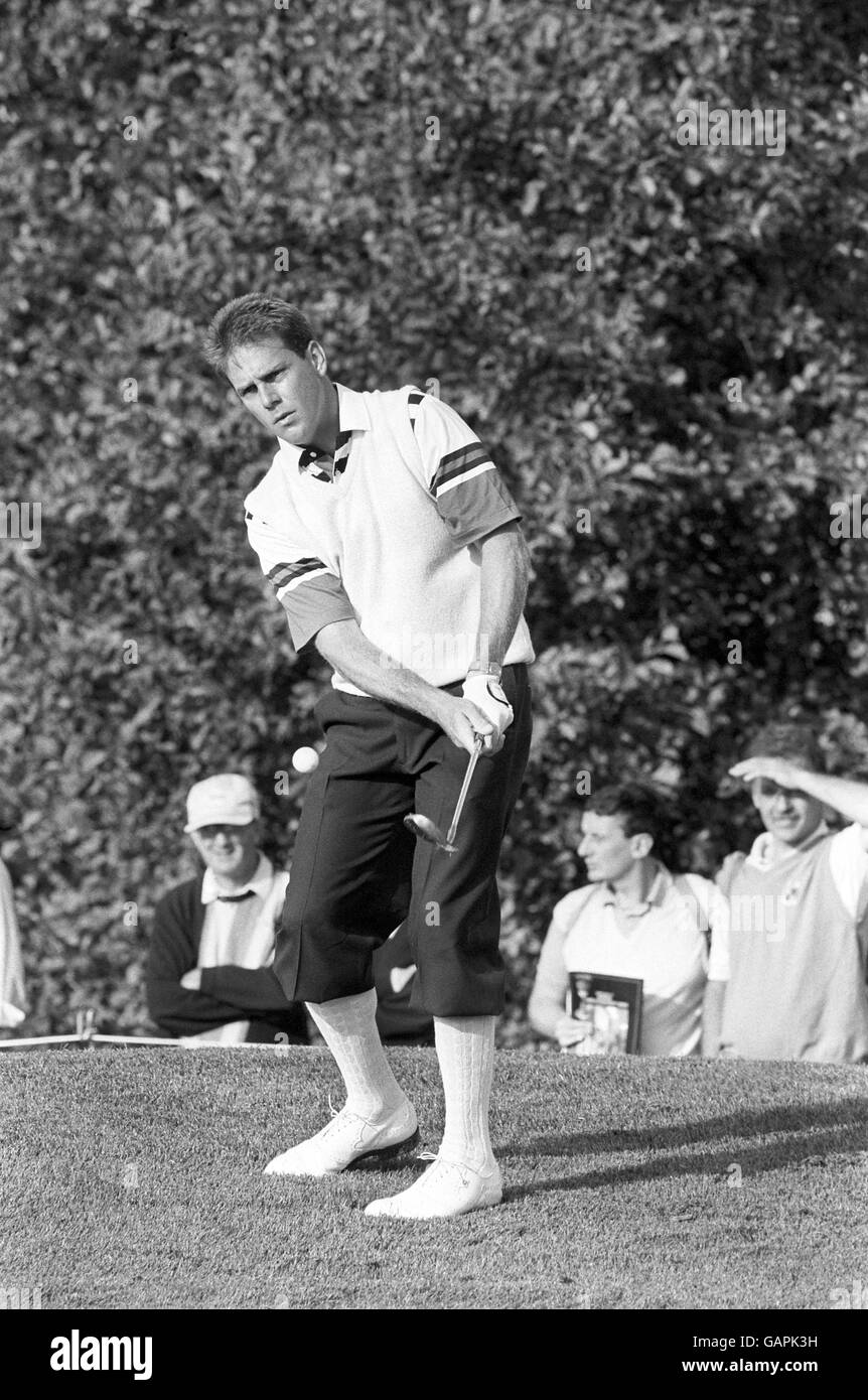 Golf - Ryder Cup - Europa - USA - der Belfry. Payne Stewart kletternde am Belfry, bevor der Ryder Cup abschlägt. Stockfoto