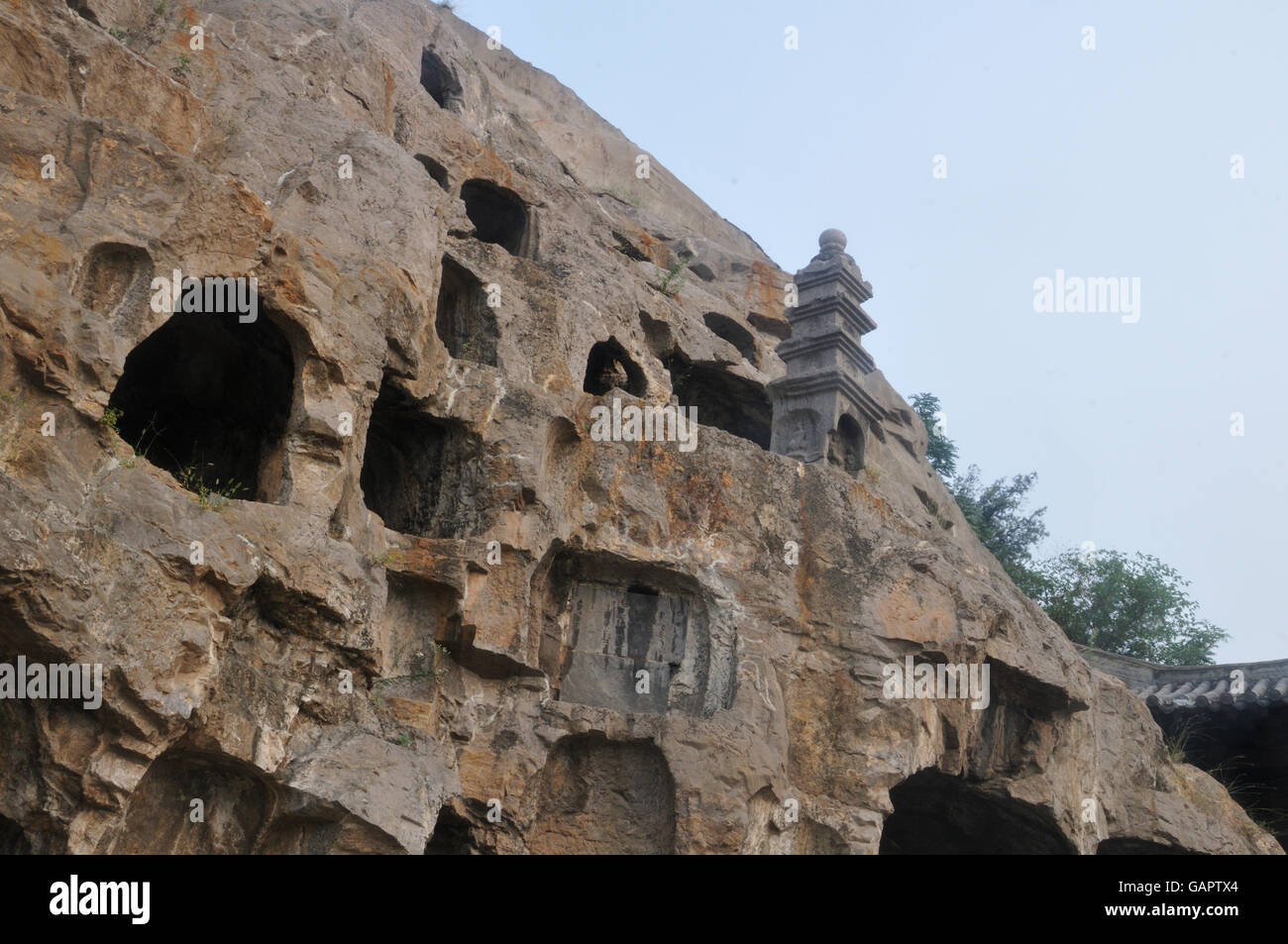 Kleine Grotten und Stele, Longmen Grotten, Henan, China Stockfoto