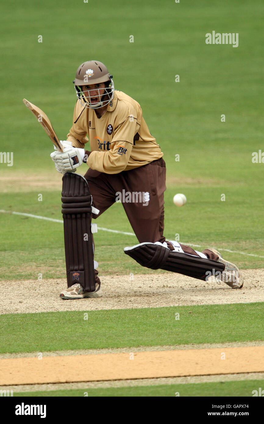 Cricket - Friends Provident Trophy South Group - Surrey V Sussex - Whitgift School. Matthew Spriegel von Surrey in Aktion Stockfoto