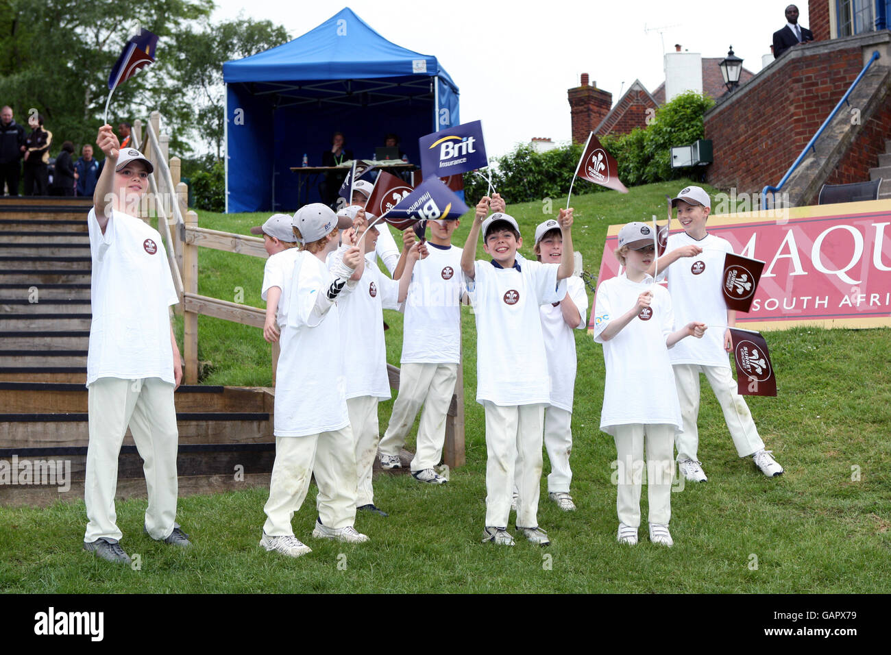 Cricket - Friends Provident Trophy South Group - Surrey V Sussex - Whitgift School. Die Ehrenwache, um den Beginn der Innings zu markieren Stockfoto
