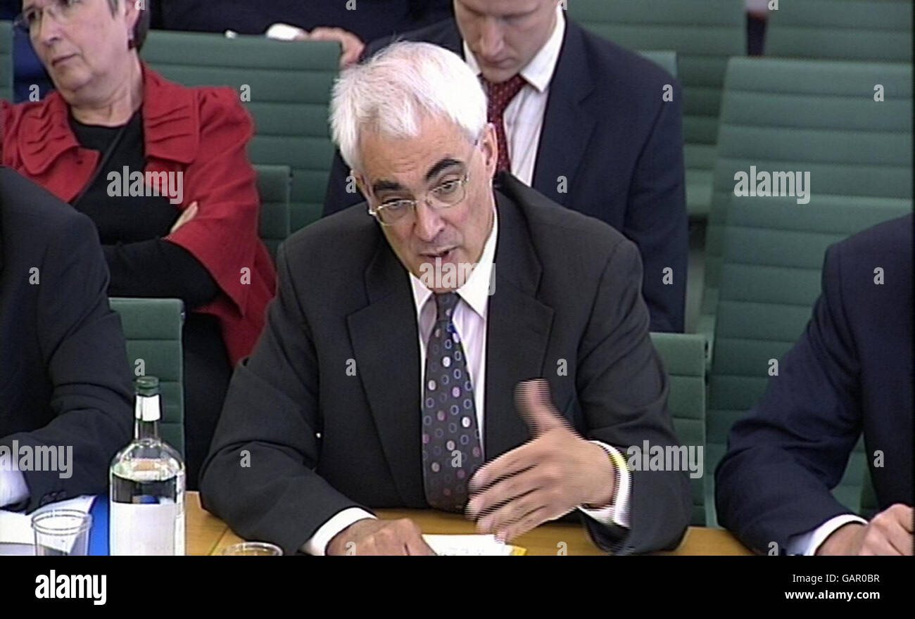Kanzlerin Alistair Darling vor dem Fiskus-Ausschuss bezüglich des Steuersatzes von 10 Pence. Stockfoto