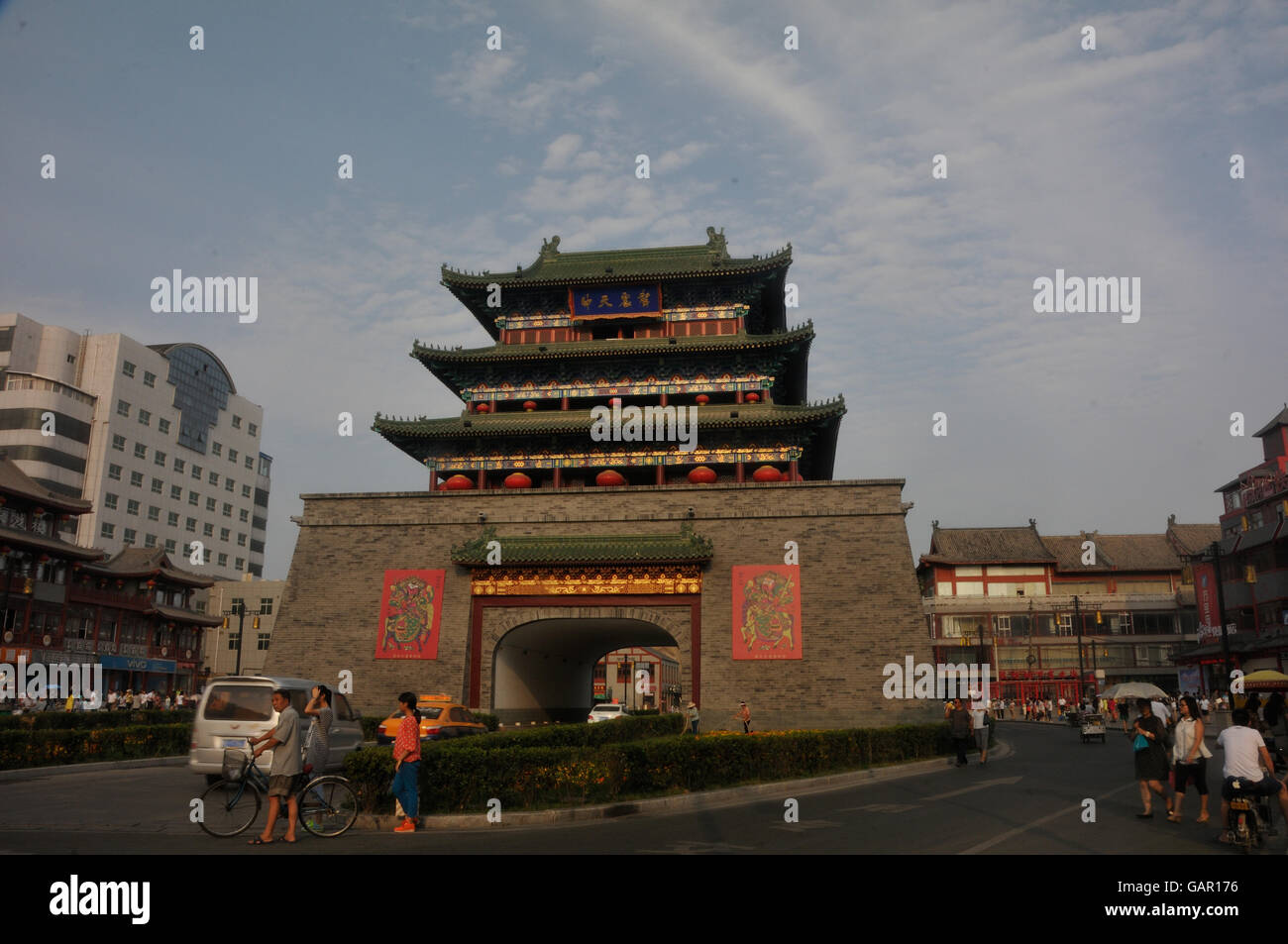 Trommelturm an Kreuzung Gulou Jie und Wolong Jie in Kaifeng, Henan, China Stockfoto