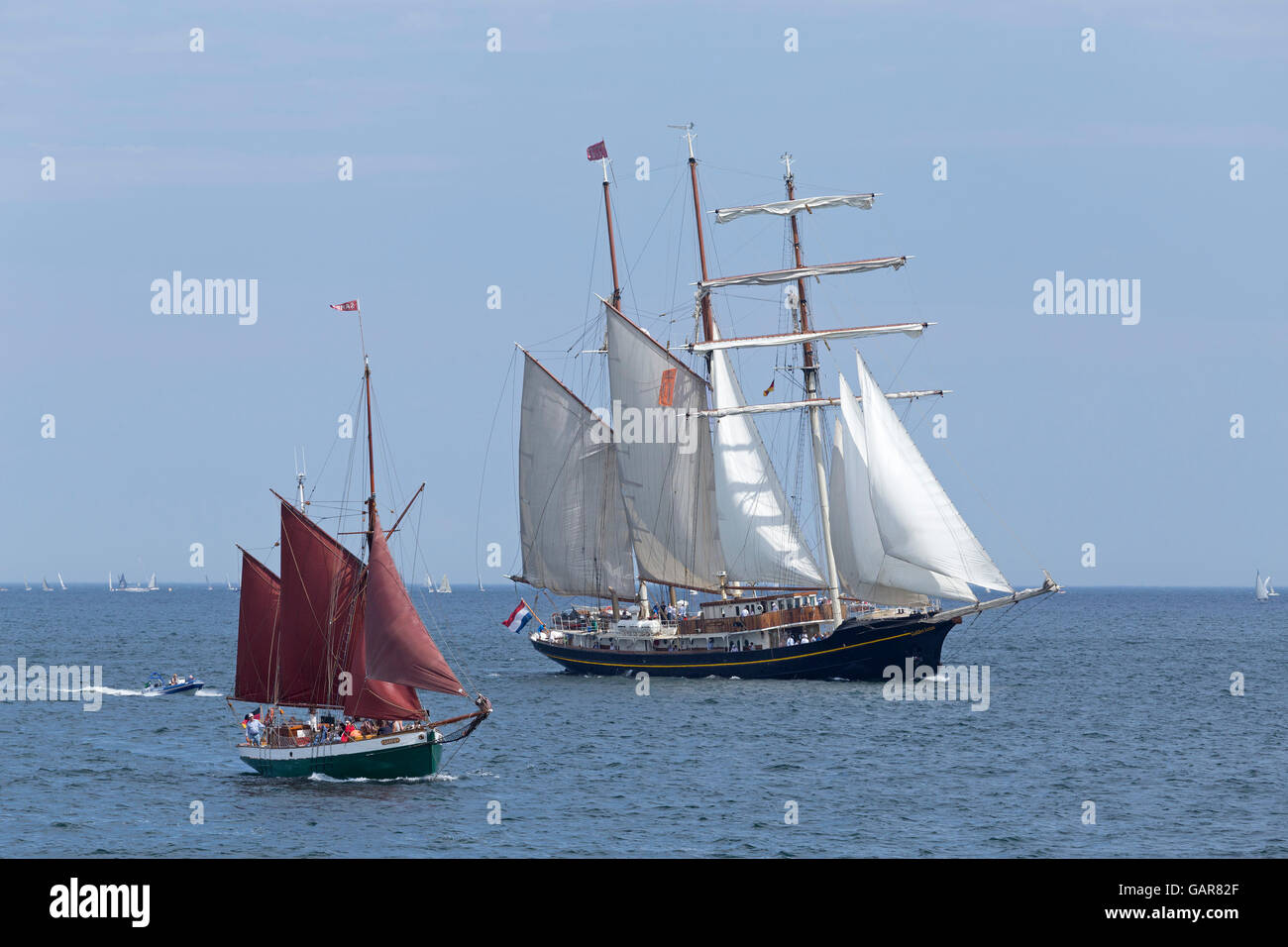 Segelschiffe, ´Gulden Leeuw´ und ´Sampo´, Kieler Woche, Kiel, Schleswig-Holstein, Deutschland Stockfoto