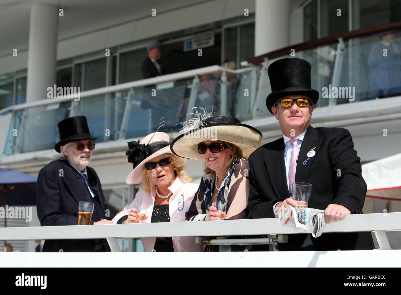 Pferderennen - Das Derby Festival 2008 - Derby Day - Epsom Downs Racecourse. Rennfahrer auf der Epsom Downs Racecourse, Surrey. Stockfoto