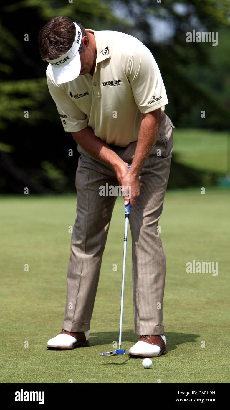 Der englische Lee Westwood ist während der dritten Runde der Irish Open im Adare Manor Hotel & Golf Resort, Adare, Co Limerick, Irland, auf dem 18. Green. Stockfoto