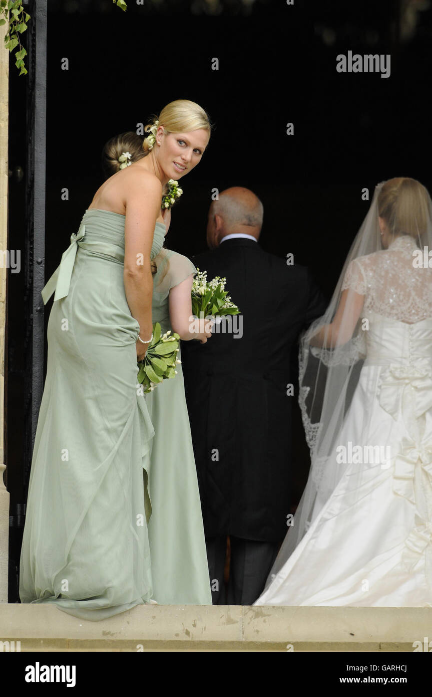 Zara Phillips (links) kommt zur Hochzeit ihres Bruders Peter mit Autumn Kelly in der St. George's Chapel, Windsor in der St. George's Chapel, Windsor. Stockfoto