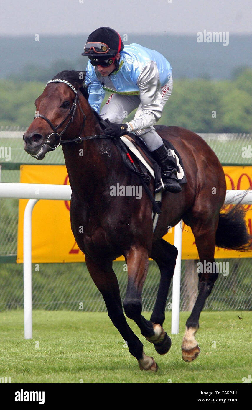 Bankable und Jockey Dane O'Neil gewinnen den Goodwood auf dem House Stakes auf der Goodwood Racecourse, Chichester. Stockfoto