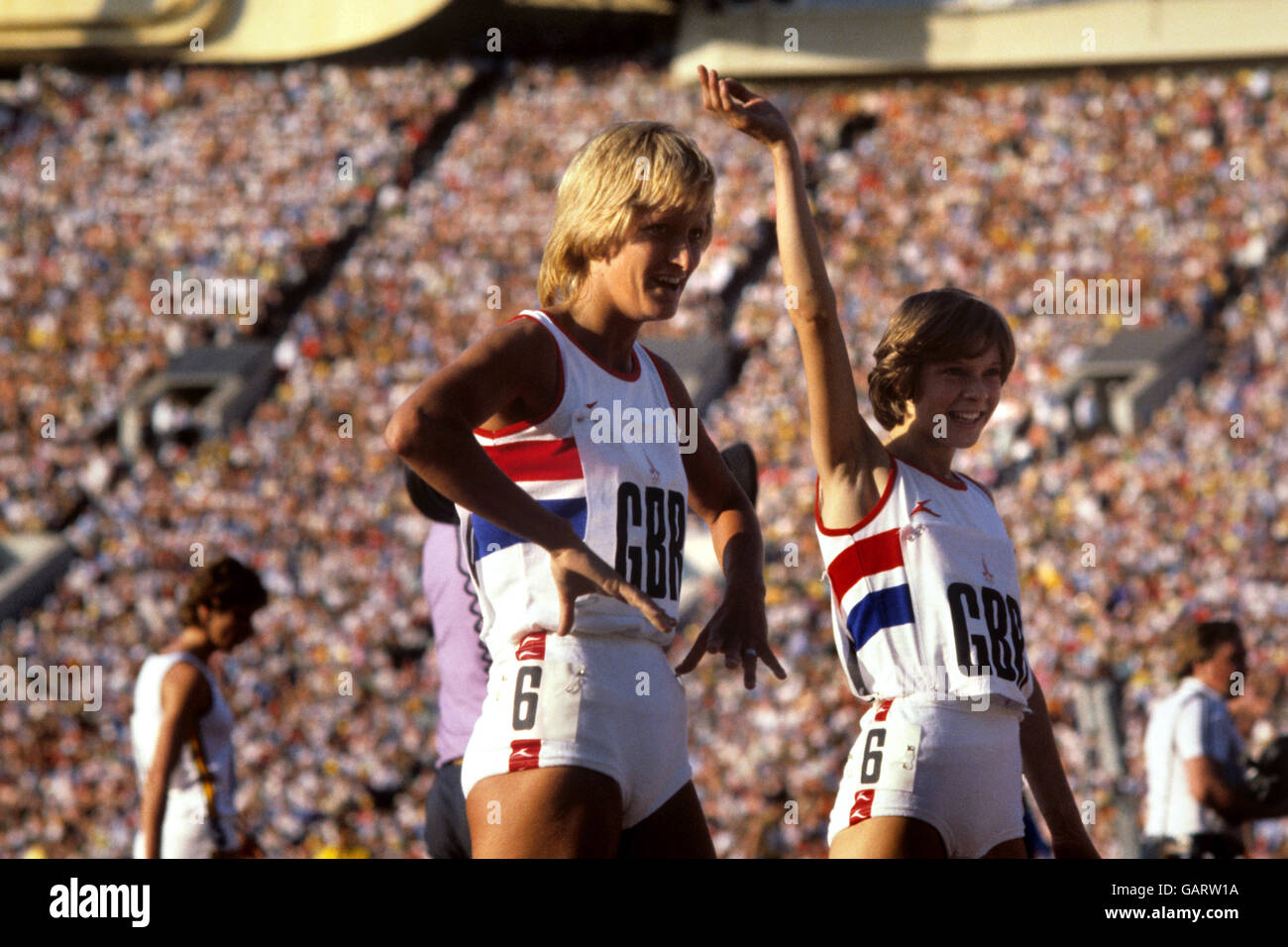 Donna Hartley und Kathy Smallwood von der britischen 4x400 Meter Staffel, die die Bronzemedaille gewannen. Stockfoto