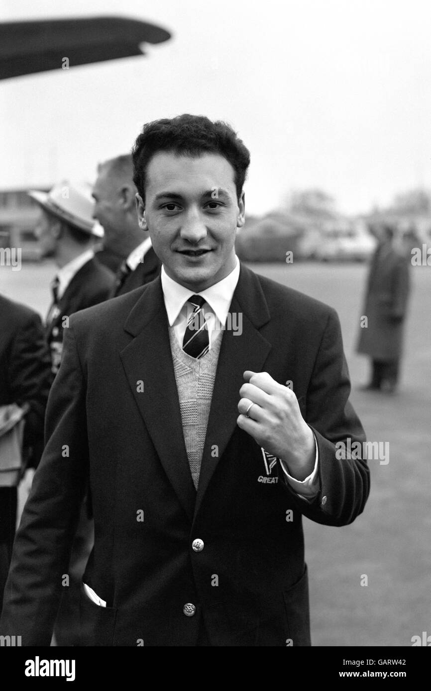 Boxen - Olympische Spiele In Melbourne 1956. Boxer Nicky Gargano, kurz vor der Abreise zu den Olympischen Spielen in Melbourne. Er gewann die Bronzemedaille des Weltgewichts. Stockfoto