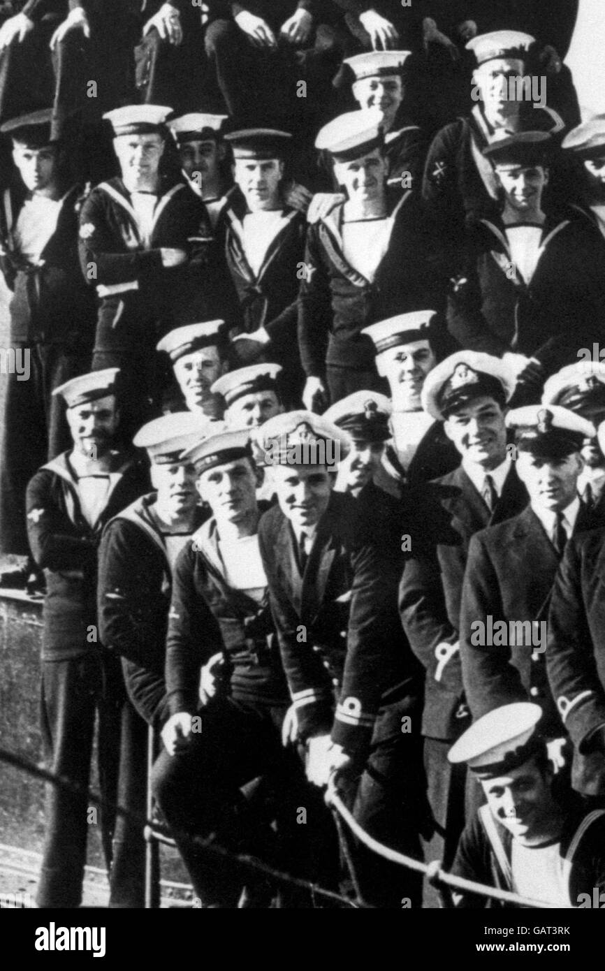 Die Besatzung des Kriegsunterseeboots HMS Splendid. Ihr Kapitän, LT. Ian McGeoch, erste Reihe, vierte links, überlebte, nachdem das Schiff vor der Küste Korsikas vom deutschen Zerstörer Hermes versenkt wurde. Stockfoto