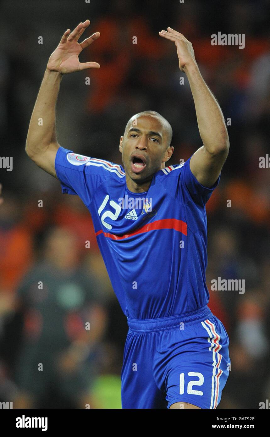 Fußball - UEFA-Europameisterschaft 2008 - Gruppe C - Holland gegen Frankreich - Stade de Suisse. Thierry Henry, Frankreich Stockfoto