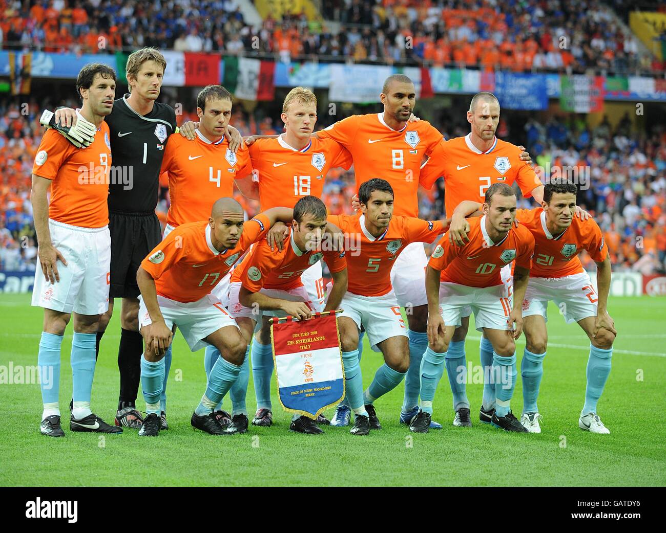 Fußball - Europameisterschaft 2008 - Gruppe C - Holland / Italien - Stade  de Suisse Stockfotografie - Alamy