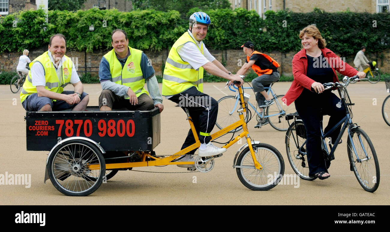 Minister unterstützen Bikability-Kampagne Stockfoto