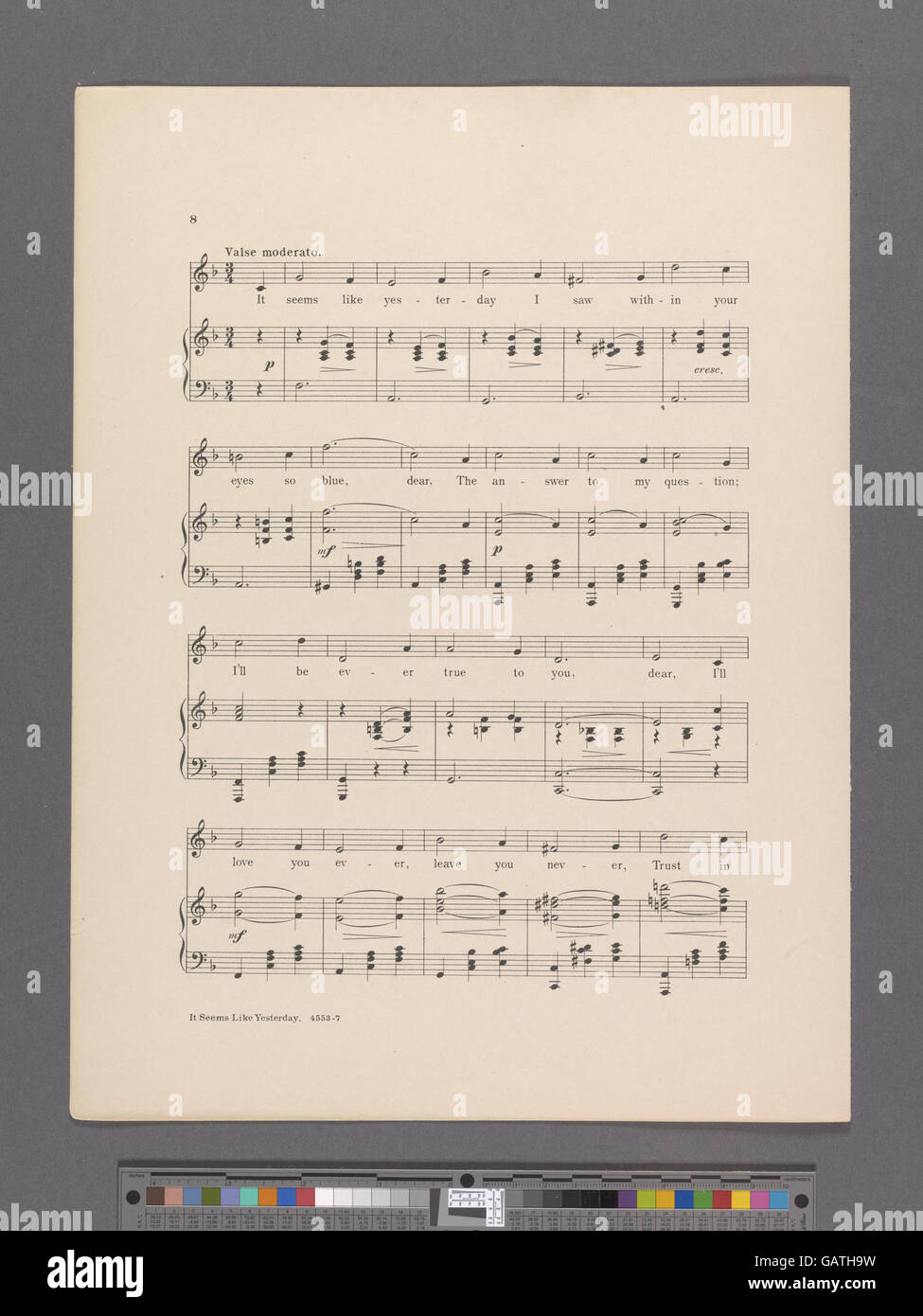 „Es scheint wie gestern“ spiegelt eine nostalgische Stimmung wider, die Erinnerungen an vergangene Ereignisse weckt, als ob sie vor kurzem geschehen wären. Der Satz vermittelt oft ein Gefühl für die flüchtige Natur der Zeit und die Emotionen, die mit diesen Erinnerungen verbunden sind. Stockfoto