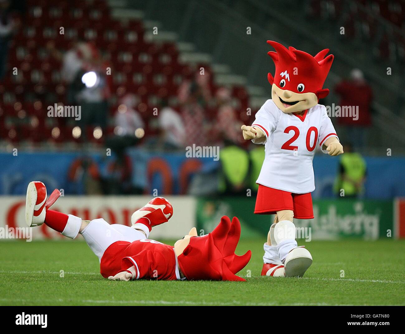 Fußball - UEFA-Europameisterschaft 2008 - Gruppe B - Polen - Kroatien - Hypo-Arena. Die Euro 2008 maskieren nach dem letzten Pfiff. Stockfoto