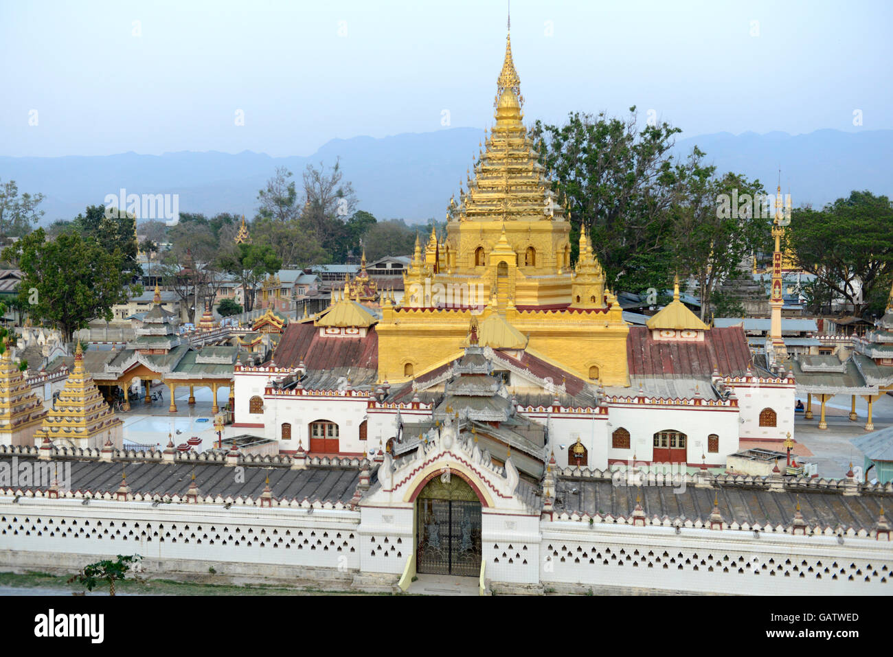 die Yadana Man Aung Pagode in der Stadt Nyaungshwe auf dem Inle-See in der Shan-Staat im Osten von Myanmar in Südostasien. Stockfoto