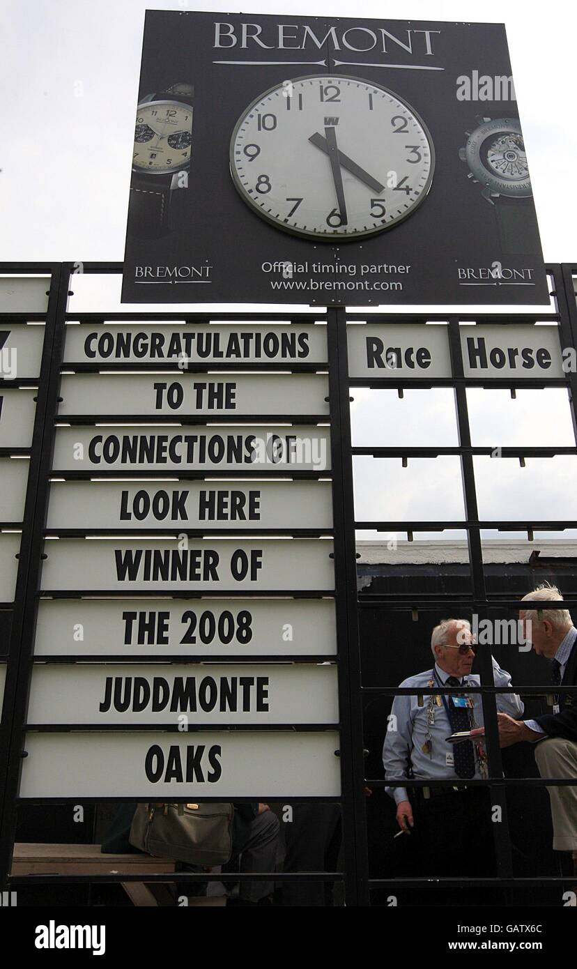 Eine allgemeine Ansicht der Bremont-Uhr am Ladies Day Auf der Rennbahn Epsom Downs Stockfoto