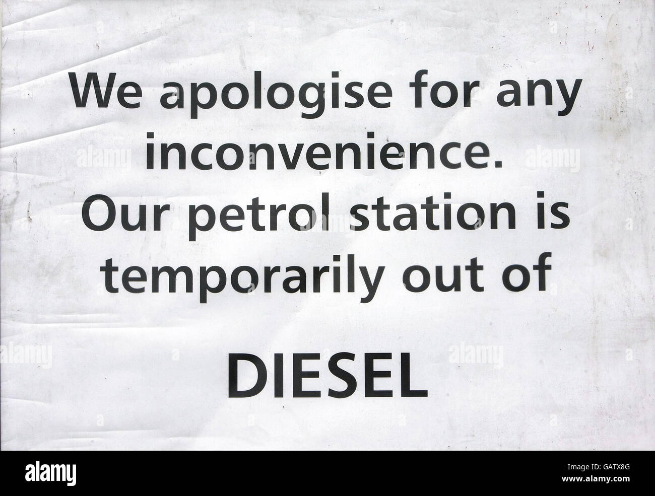 An einer Tankstelle in Aintree, Merseyside, geht der Diesel aus, als heute in letzter Minute Gespräche zur Verhinderung eines Tankstreiks begannen, als sich 500 Tanker auf einen viertägigen Ausweg vorbereiten. Stockfoto