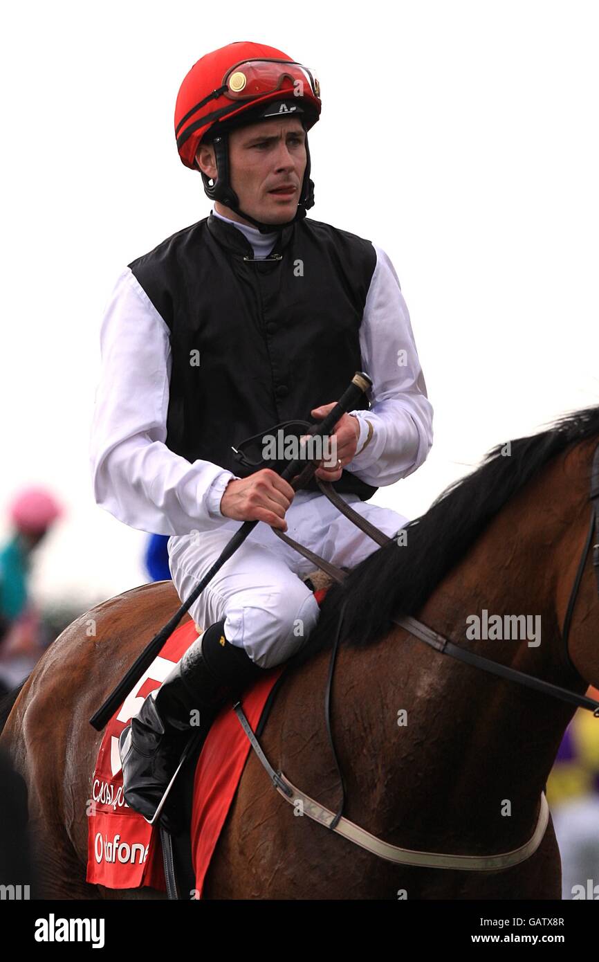 Pferderennen - 2008 Derby Festival - Derby Day - Epsom Downs Racecourse. Jockey Pat Smullen Stockfoto