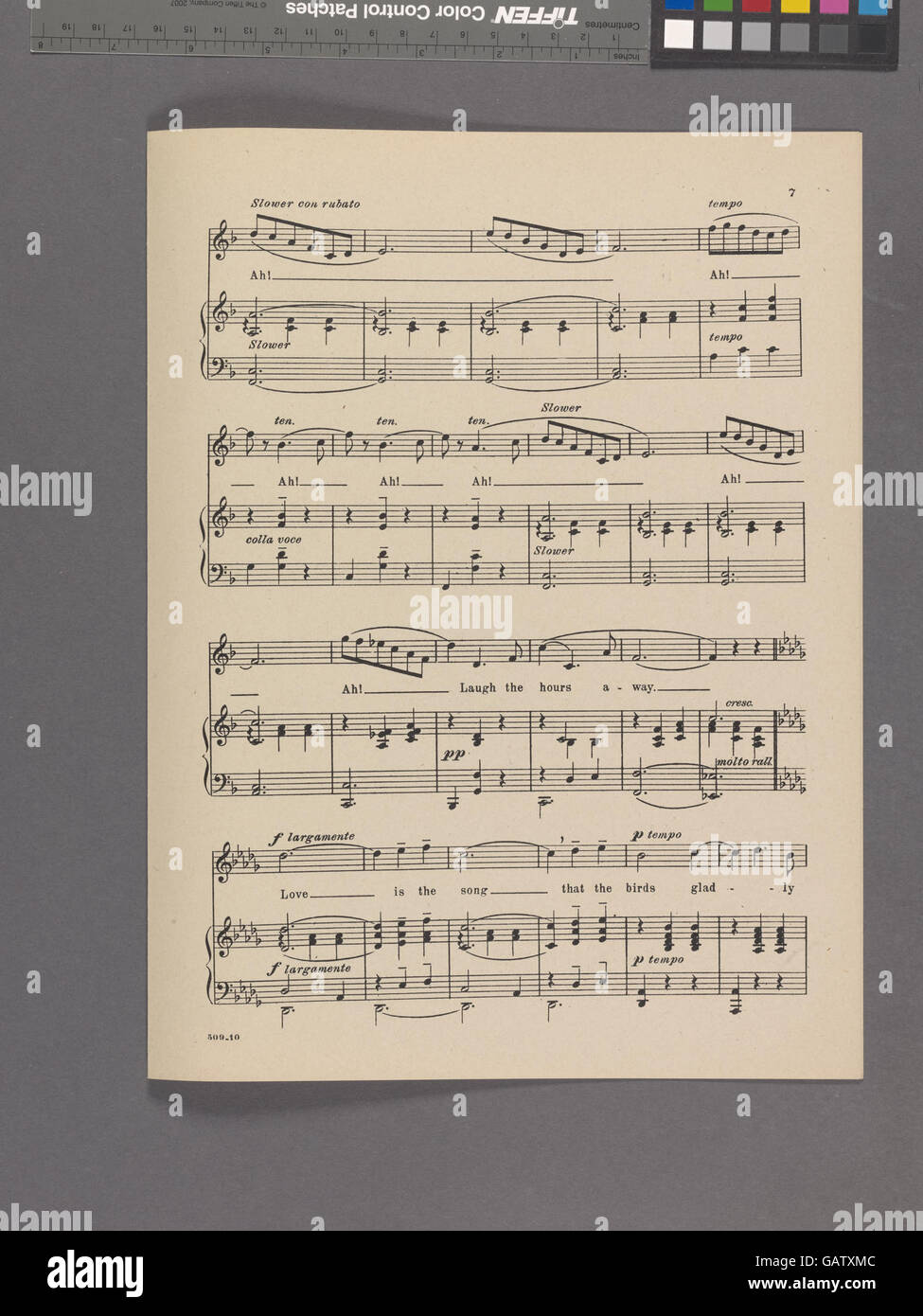 Dieses Werk mit dem Titel „April Morn“ von Hades fängt eine ruhige Morgenszene mit sanftem Licht und ruhigen Farben ein. Das Stück erinnert an die ruhige Schönheit des frühen Frühlings, wobei der Schwerpunkt auf natürlicher Schönheit und Harmonie liegt. Stockfoto