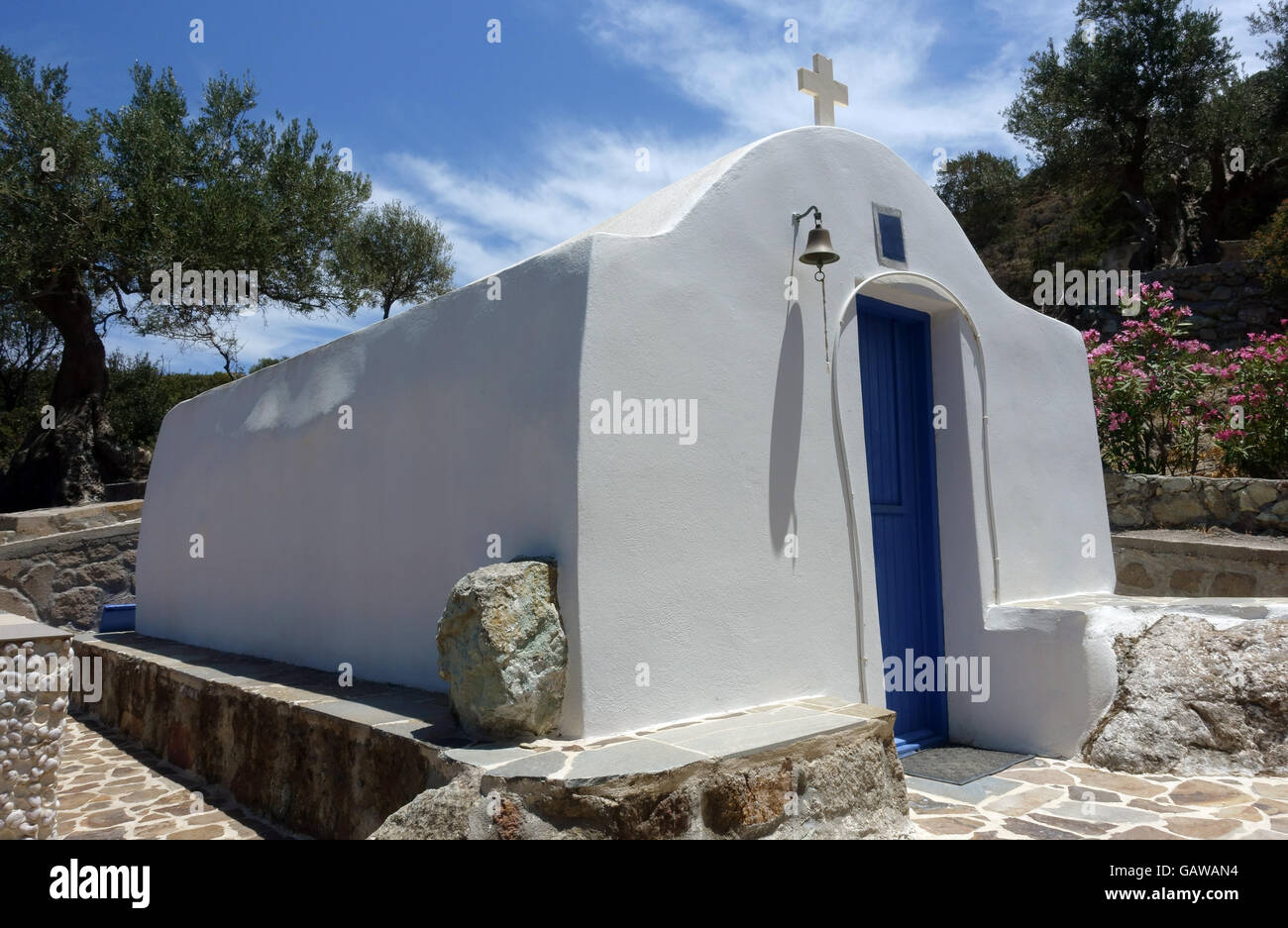 Einem kleinen Straßenrand griechische orthodoxe Kapelle auf Milos Griechenland Stockfoto