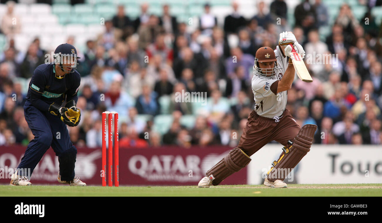 Cricket - Twenty20 Cup 2008 - South Division - Surrey Brown Caps gegen Hampshire Hawks - The Brit Oval. Mark Ramprakash von Surrey Brown Caps machte ein halbes Jahrhundert gegen die Hampshire Hawks'. Stockfoto