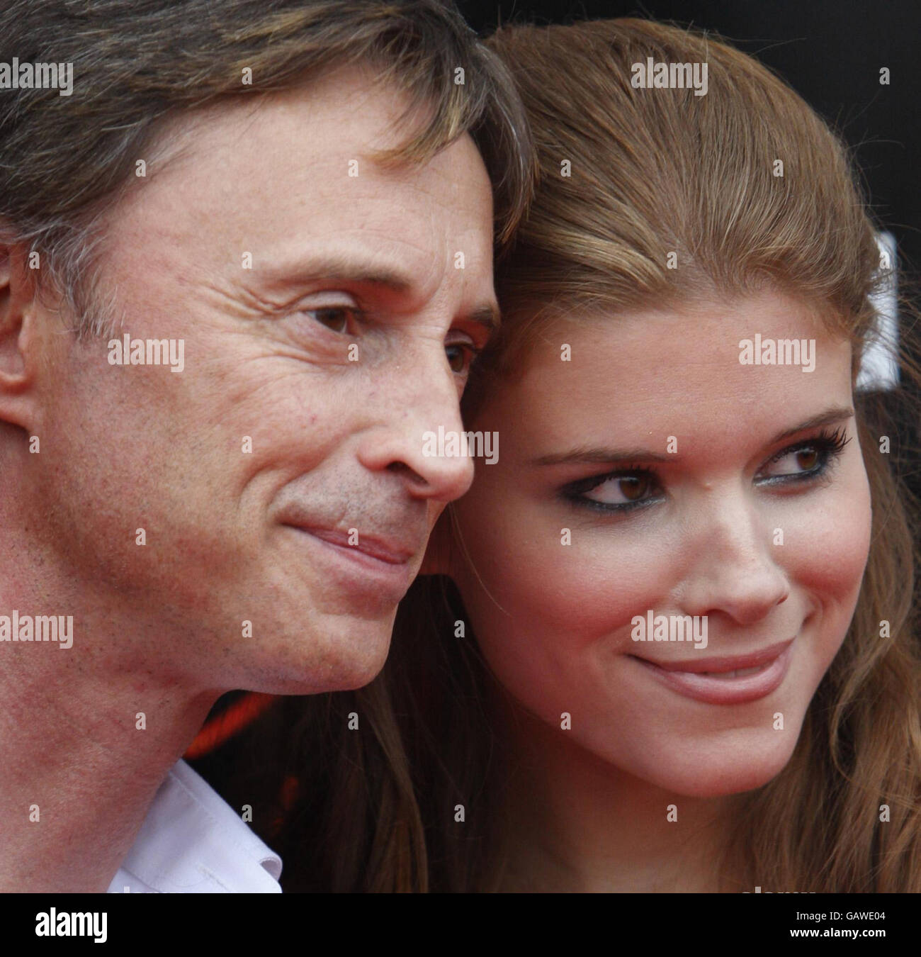 Robert Carlyle und Kate Mara kommen bei der Weltpremiere von Stone of Destiny im Rahmen des Edinburgh International Film Festival in Cineworld in Edinburgh an. Stockfoto