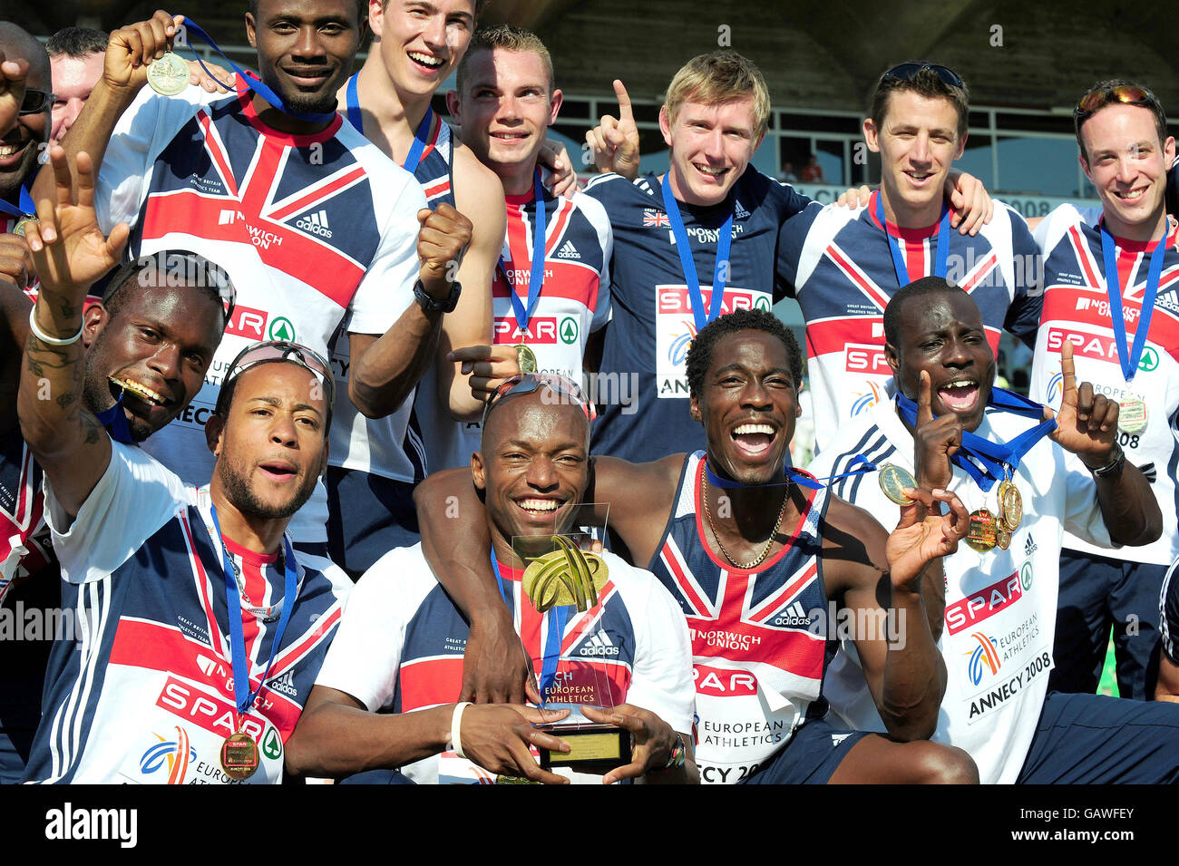 Das GB-Athletics-Team feiert seinen Sieg beim Spar European Cup in Annecy, Frankreich. Stockfoto