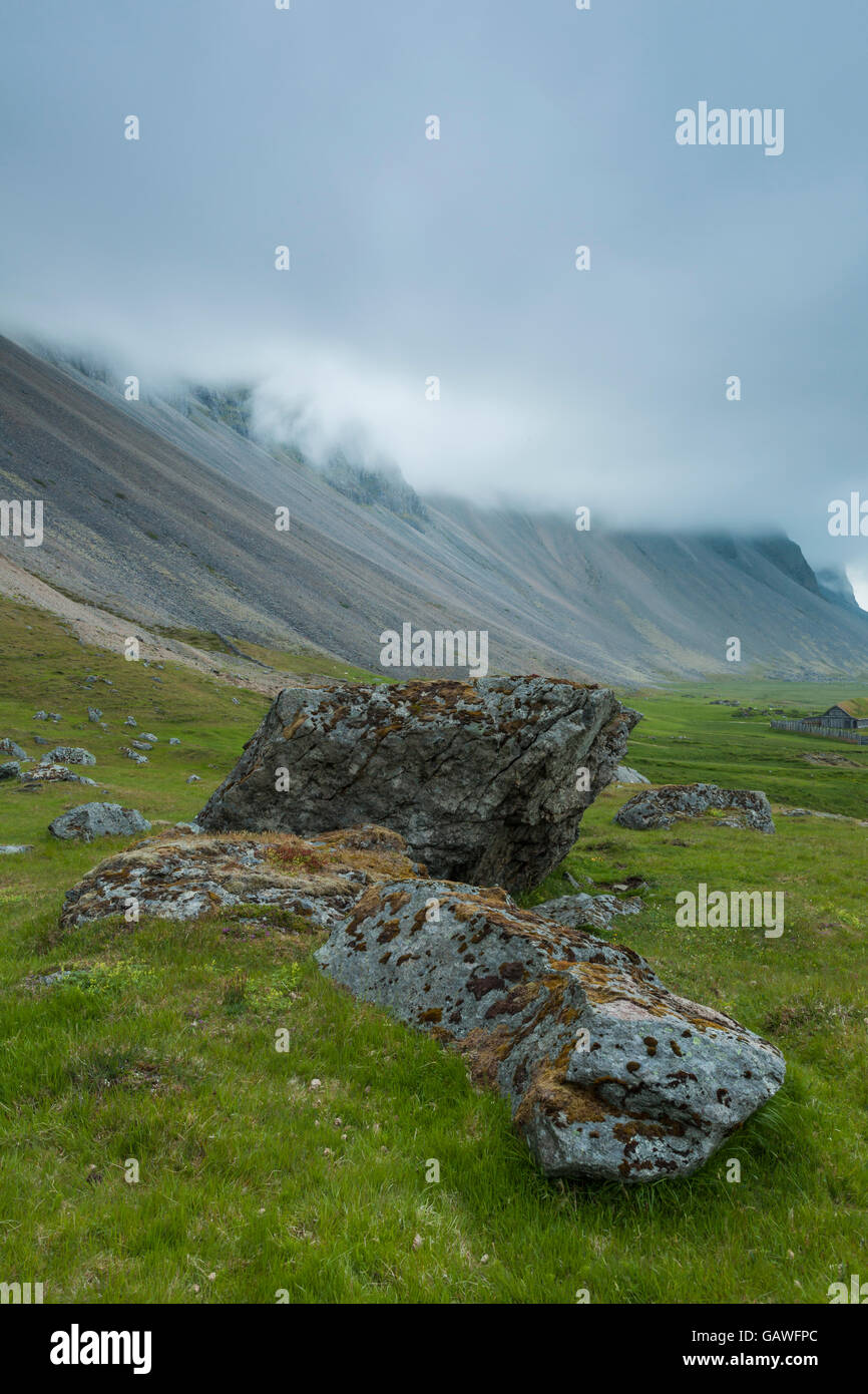 Sommernacht am Stokknes Landzunge, Island. Stockfoto