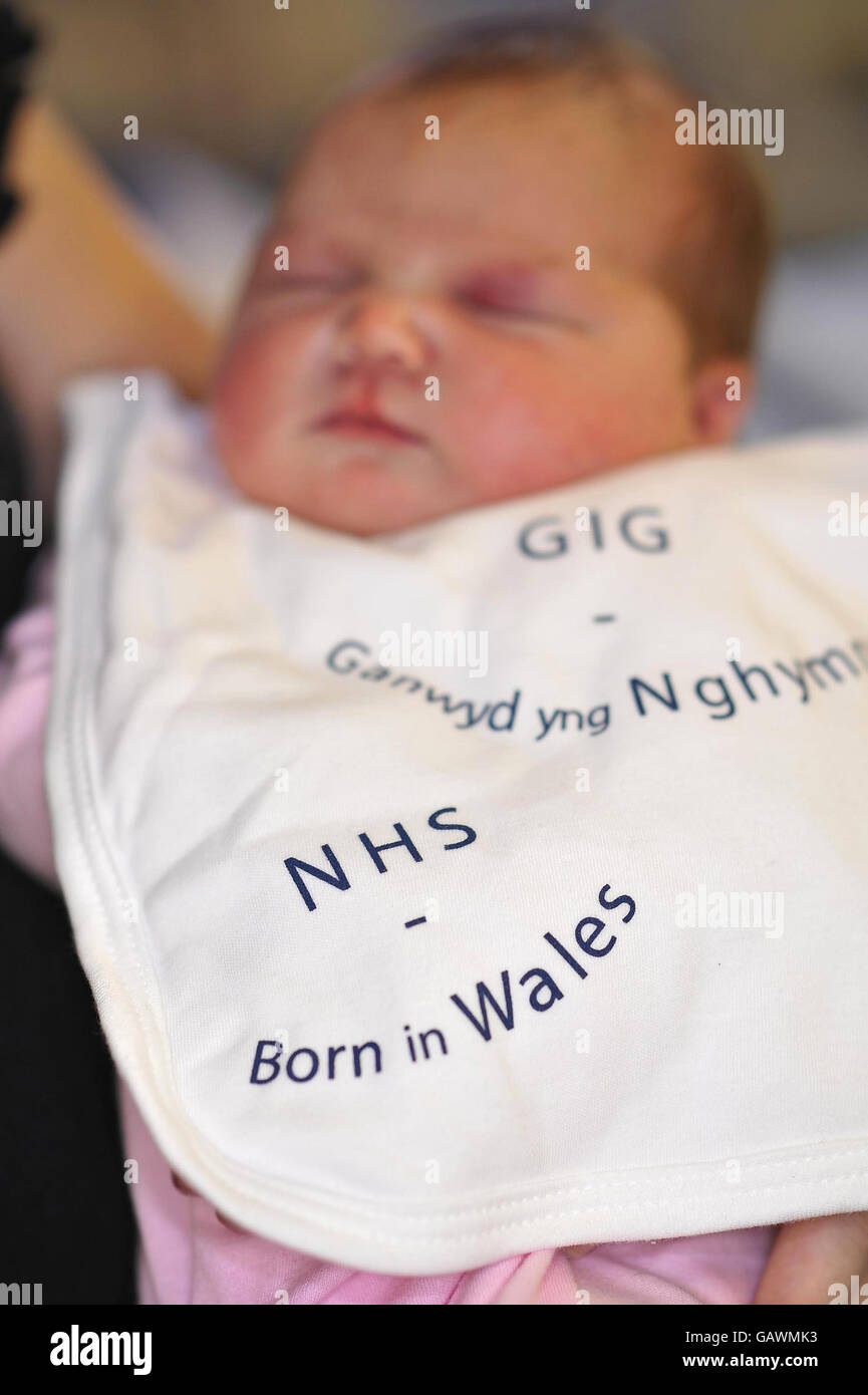 Das neugeborene Baby Kimberley Davies wurde am Montag, den 23. Juni 2008, im Singleton Hospital, Swansea geboren. Stockfoto