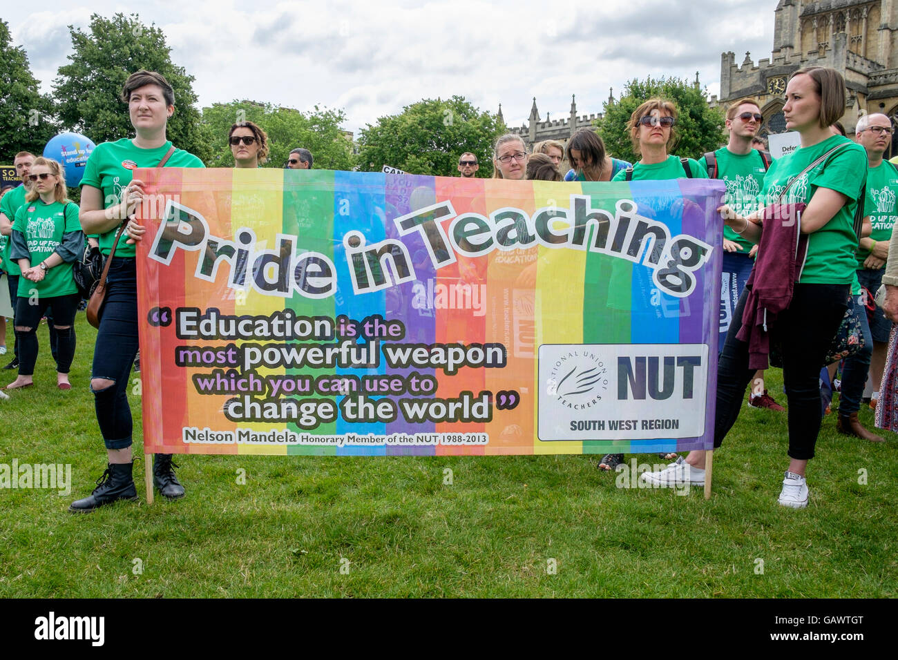 Bristol, UK. 5. Juli 2016. Streikenden Lehrern und ihre Unterstützer sind abgebildet, wie sie reden bei Rallye in der Grünen Schule hören. Die Demonstration war Teil eines nationalen Tages der Aktion namens durch die Mutter, einen Lehrer-Streik am 5. Juli zu unterstützen. Bildnachweis: Lynchpics/Alamy Live-Nachrichten Stockfoto