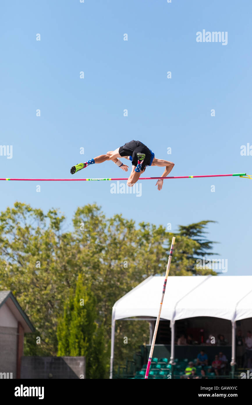 Eugene, USA. 4. Juli 2016. Cale Simmons nimmt 2. Platz in der Männer Stabhochsprung Finale zu verdienen einen Platz auf dem Rio 2016 Vereinigte Staaten Olympischen Team bei den 2016 USATF Olympic Trials in historischen Hayward Field in Eugene, Oregon, USA. Bildnachweis: Joshua Rainey/Alamy Live-Nachrichten. Stockfoto