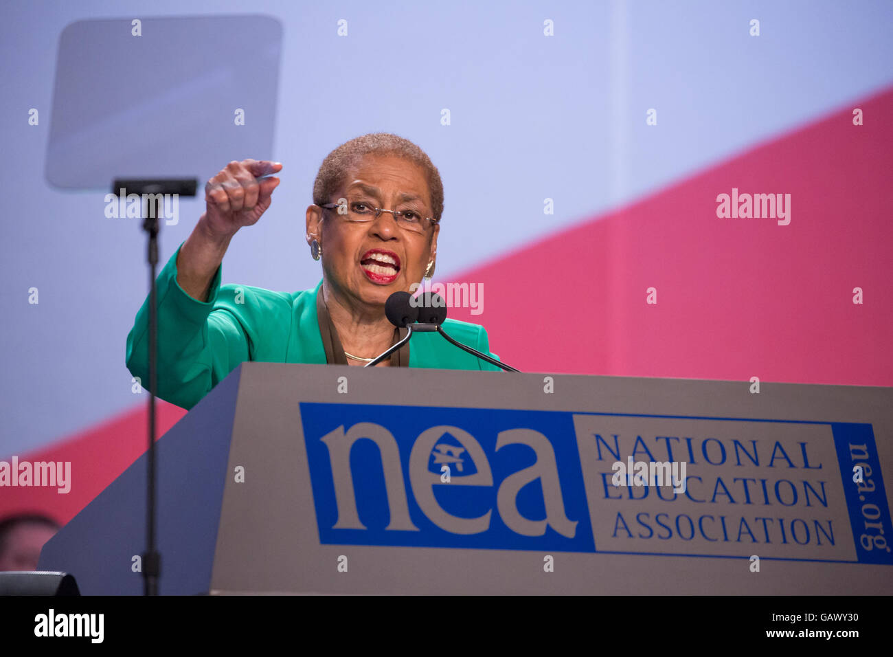 Washington DC, USA. 5. Juli 2016. Am Dienstag, 5. Juli, im Walter E. Washington Convention Center, Kongressabgeordnete Eleanor Holmes Norton, sprach mehr als 7.500 Delegierten bei der National Education Association (NEA) 95. repräsentativen Versammlung (RA). Im Oktober empfohlen NEA Pädagogen Außenministerin Clinton in die demokratischen Primary. Bildnachweis: Cheriss Mai / Alamy Live News Stockfoto