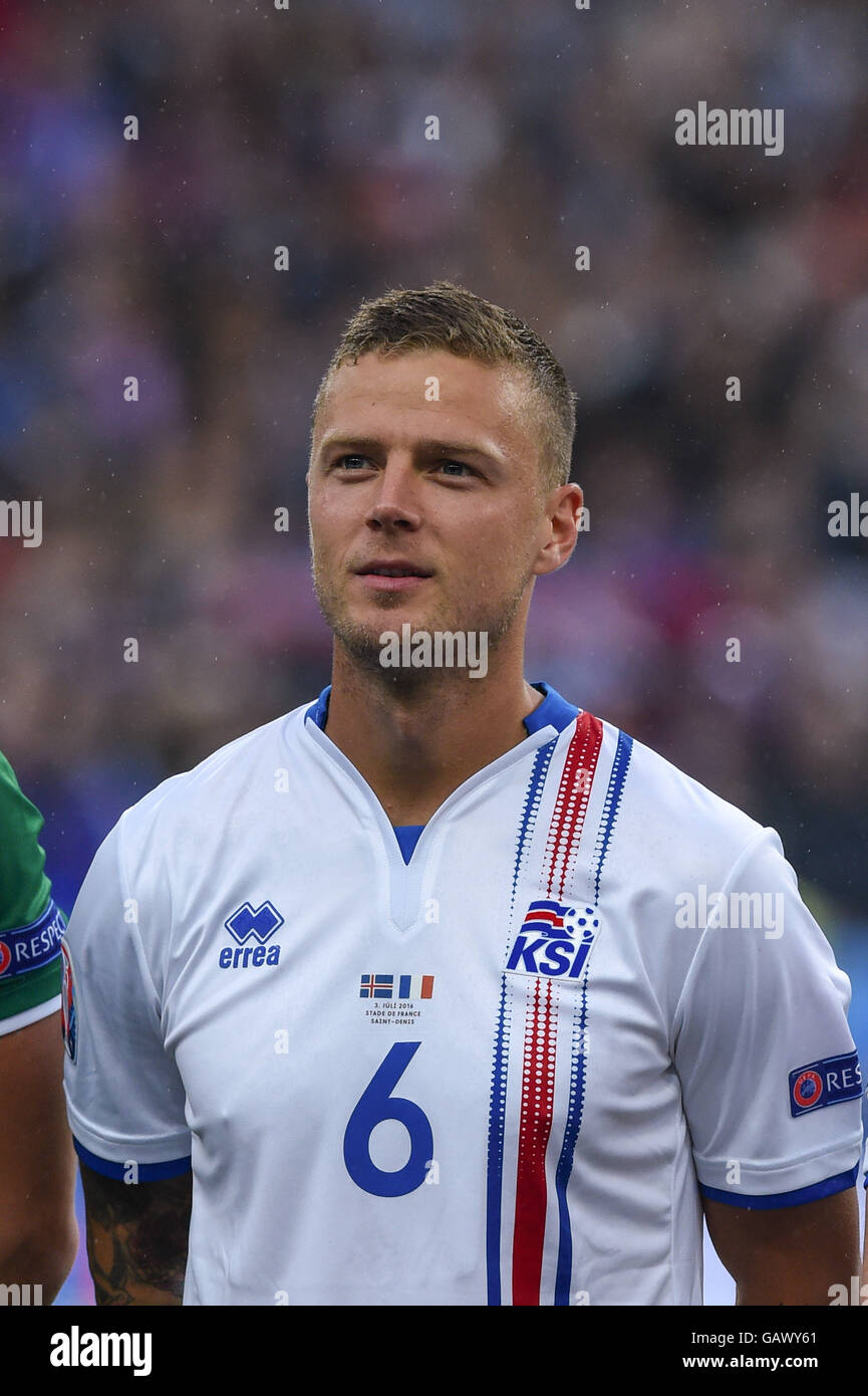 Ragnar Sigurdsson (Island); 3. Juli 2016 - Fußball: Uefa Euro Frankreich  2016, Viertelfinale, Frankreich 5-2 Island im Stade de France, Saint-Denis,  Frankreich. © Aicfoto/AFLO/Alamy Live-Nachrichten Stockfotografie - Alamy