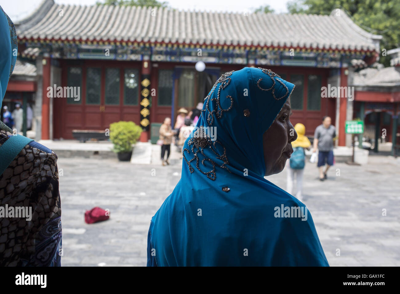 Peking, China. 6. Juli 2016. Muslime auf der ganzen Welt feiern das religiöse Fest Eid al-Fitr, die signalisiert das Ende des heiligen Fastenmonats Ramadan. Niujie Moschee ist die älteste Moschee in Peking und im 996 n. Chr. erbaut wurde. Bildnachweis: Jiwei Han/ZUMA Draht/Alamy Live-Nachrichten Stockfoto