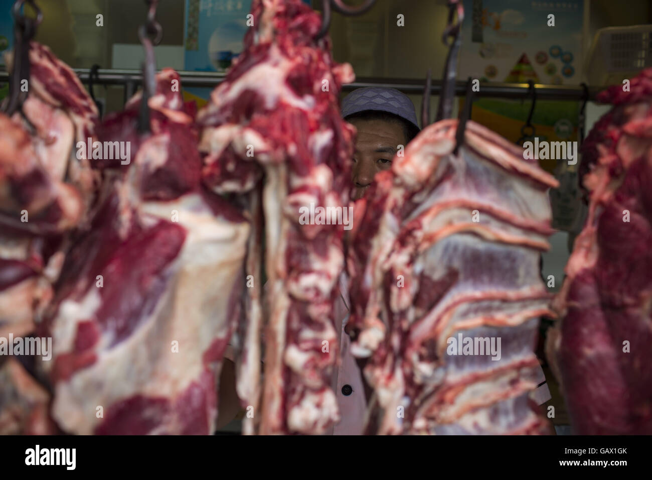 Peking, China. 6. Juli 2016. Muslime auf der ganzen Welt feiern das religiöse Fest Eid al-Fitr, die signalisiert das Ende des heiligen Fastenmonats Ramadan. Niujie Moschee ist die älteste Moschee in Peking und im 996 n. Chr. erbaut wurde. Bildnachweis: Jiwei Han/ZUMA Draht/Alamy Live-Nachrichten Stockfoto