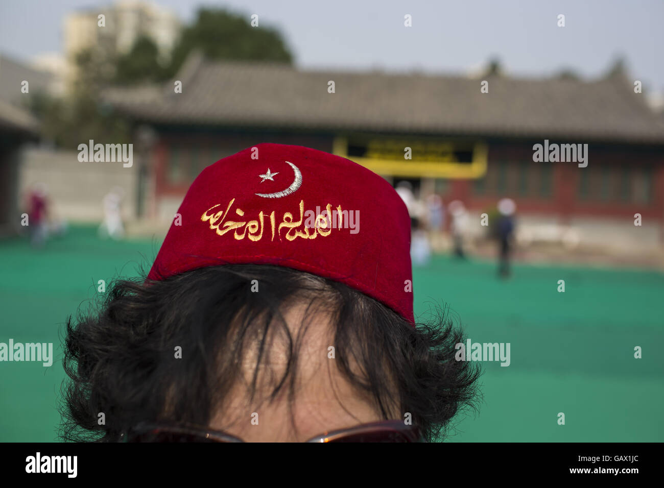 Peking, China. 6. Juli 2016. Muslime auf der ganzen Welt feiern das religiöse Fest Eid al-Fitr, die signalisiert das Ende des heiligen Fastenmonats Ramadan. Niujie Moschee ist die älteste Moschee in Peking und im 996 n. Chr. erbaut wurde. Bildnachweis: Jiwei Han/ZUMA Draht/Alamy Live-Nachrichten Stockfoto