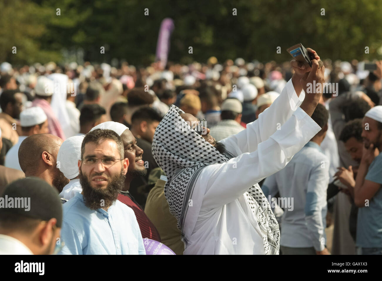 85.000 Menschen beten in Kleinen Heide Park, Birmingham UK am Ende des Ramadan (Eid) Stockfoto