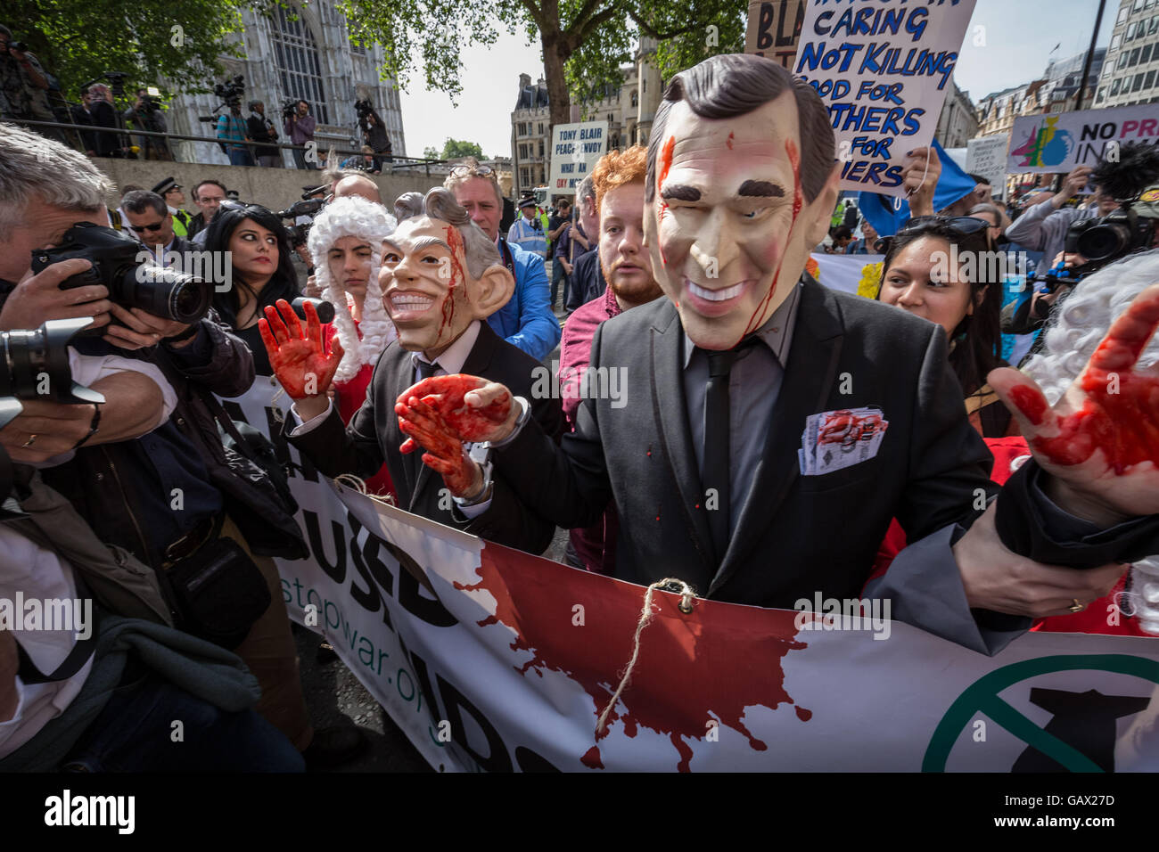 London, UK. 6. Juli 2016. Anti-Kriegs-Demonstranten außerhalb QEII Konferenzzentrum in Westminster als Sir John Chilcot seinen Bericht in den Irak stellt Krieg Credit: Guy Corbishley/Alamy Live News Stockfoto