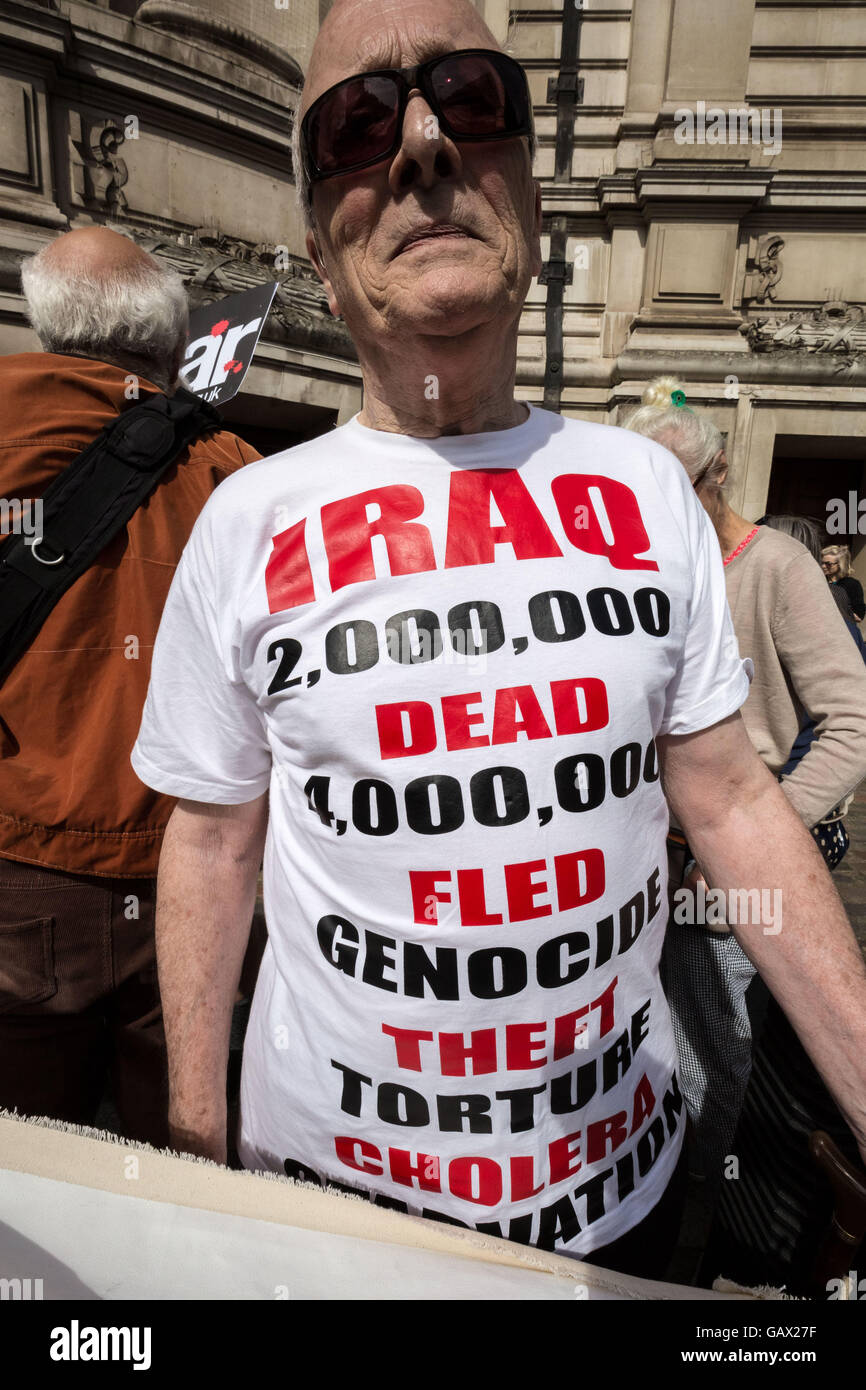 London, UK. 6. Juli 2016. Anti-Kriegs-Demonstranten außerhalb QEII Konferenzzentrum in Westminster als Sir John Chilcot seinen Bericht in den Irak stellt Krieg Credit: Guy Corbishley/Alamy Live News Stockfoto