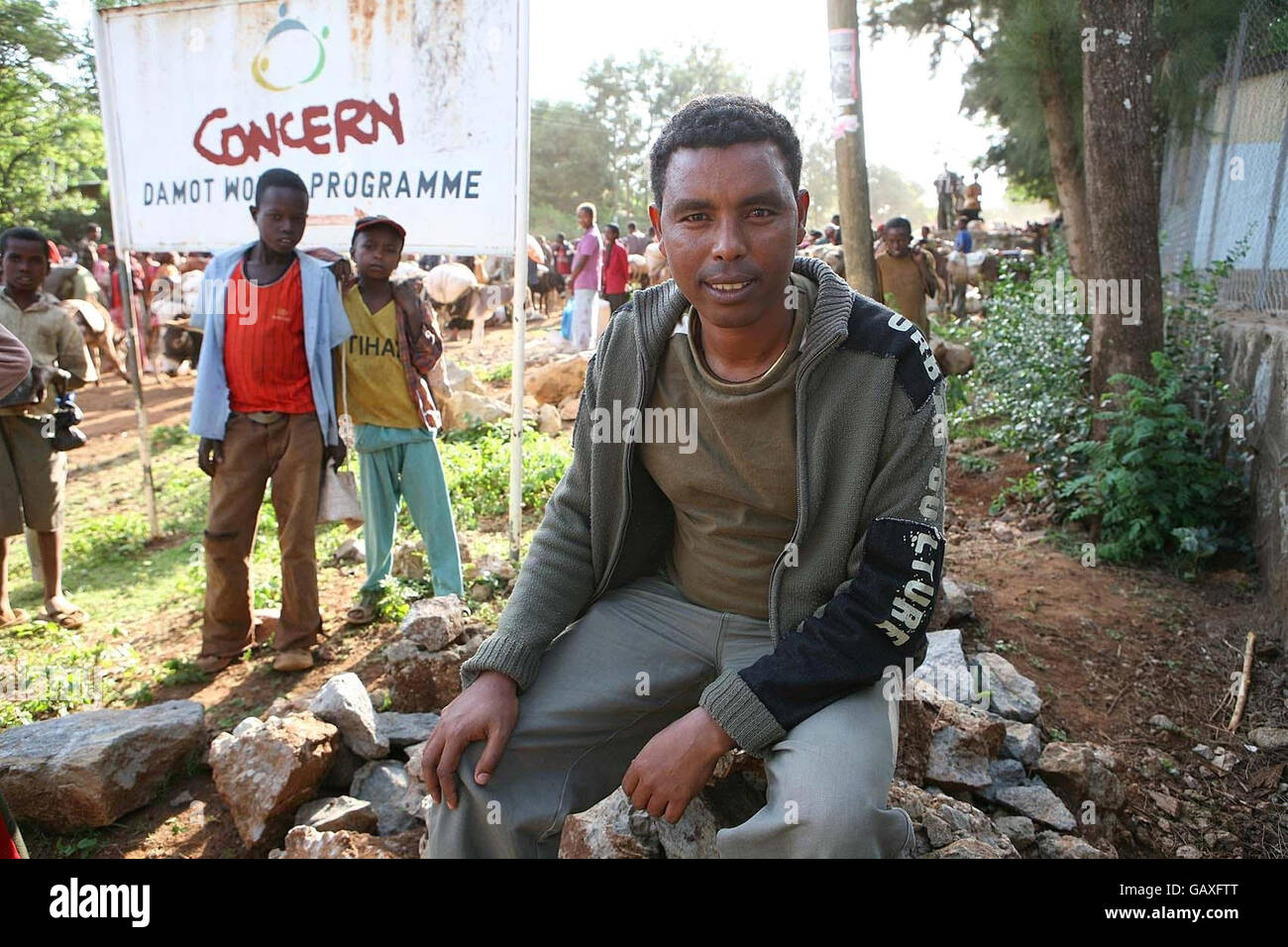Mashesha Estifanos von Concern außerhalb des Büros der Wohltätigkeitsorganisation in Bedessa, Südäthiopien. Während die Wohltätigkeitsorganisation ihren 40. Geburtstag feiert, geht ihre Arbeit in Äthiopien weiter. Stockfoto