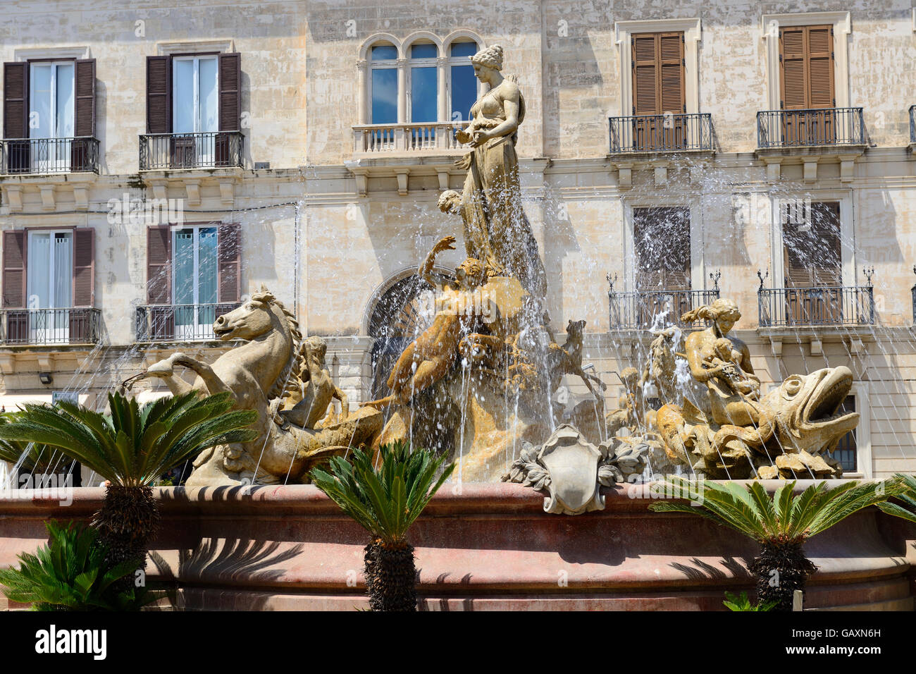 Brunnen (Fontana di Artemide) Artemis in Piazza Archimede, Ortygia, Syrakus, Sizilien, Italien Stockfoto