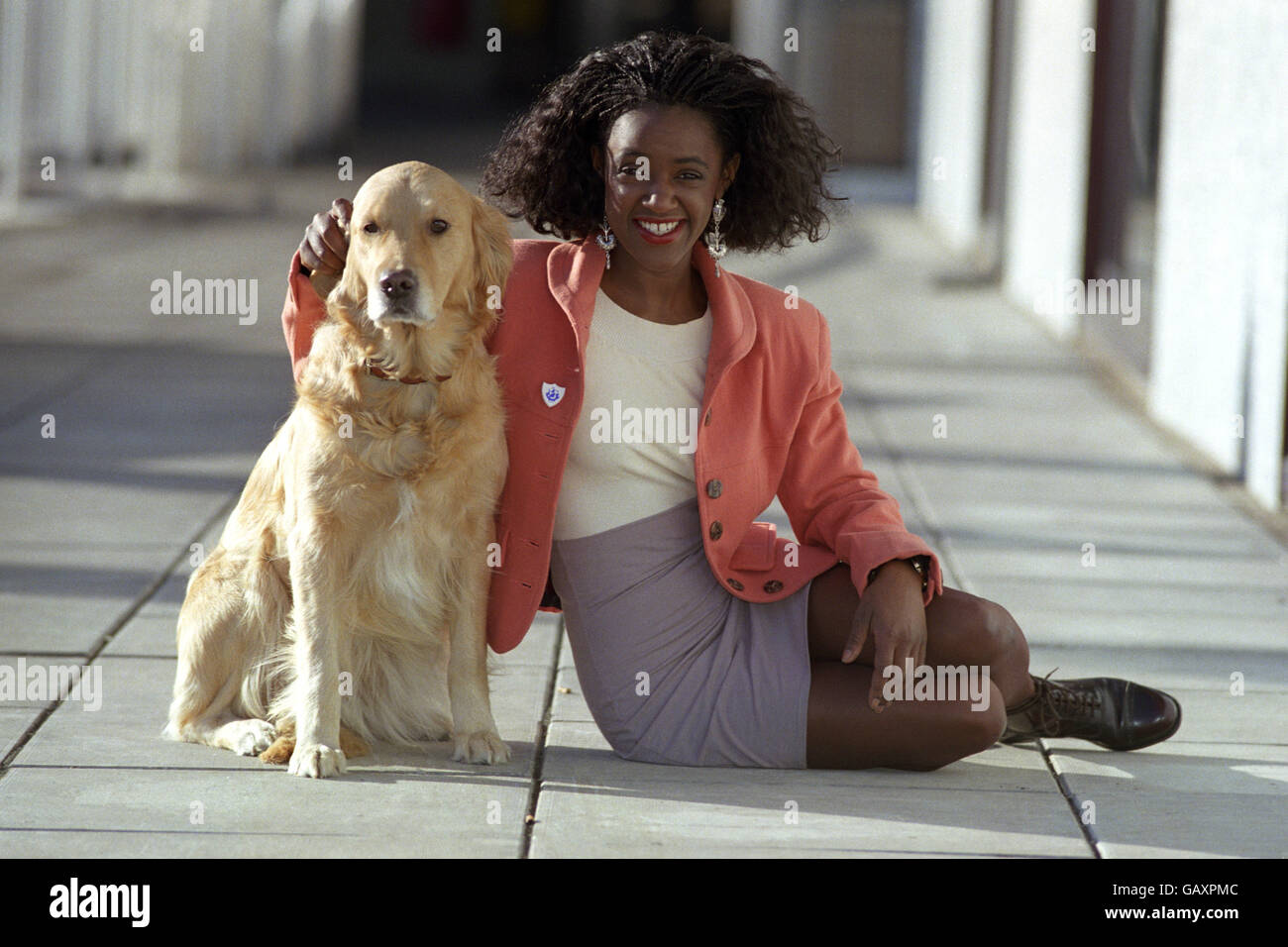 Britische TV - BBC - Kinder TV - Blue Peter - Moderatoren Stockfoto