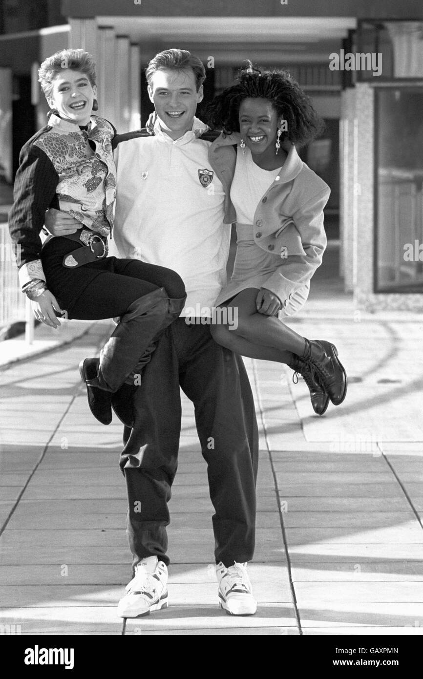 Die in Hackney geborene Diane-Louise Jordan (rechts) wird zusammen mit Yvette Fielding und John Leslie zur 18. Moderatorin des BBC-1-Programms "Blue Peter" in seiner 31-jährigen Geschichte. Frau Jordan ersetzt Caron Keating. Stockfoto