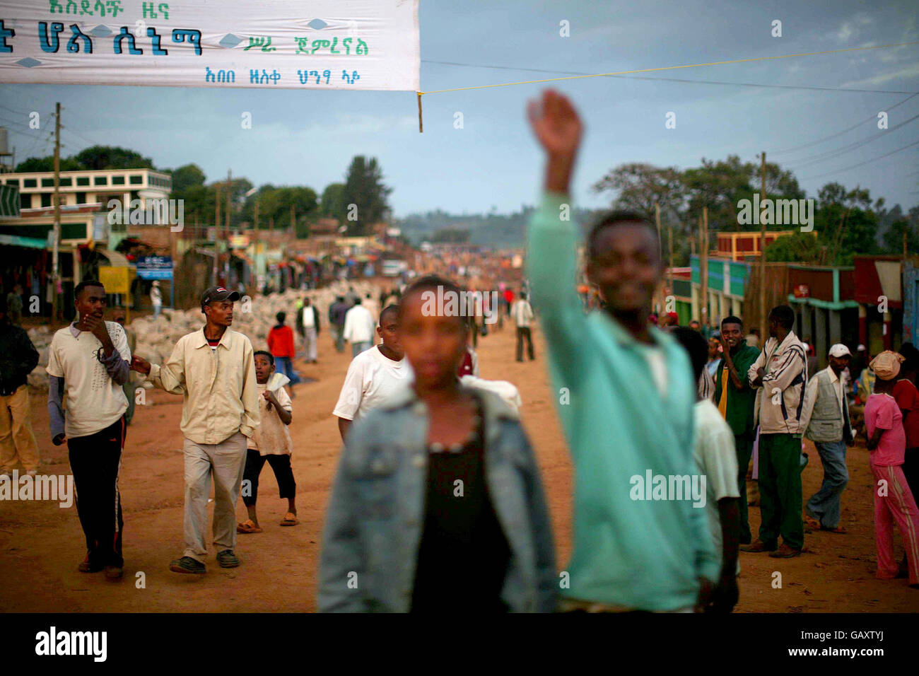 Eine Straßenszene in Bedessa, Äthiopien. Zehntausende Äthiopier stehen kurz davor, infolge eines massiven Nahrungsmittelmangels zu verhungern. Etwa 3,200 Kinder und Frauen wurden in den letzten Wochen in nur einer südlichen Region zu Lebensmittelbehandlungsprogrammen zugelassen, da die Auswirkungen einer achtmonatigen Dürre die ländlichen Gemeinden in ihren Griff bekommen haben. Stockfoto