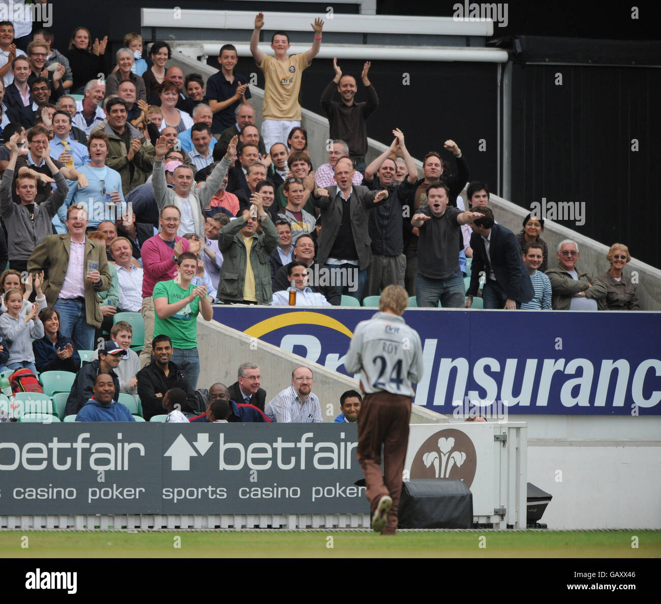 Cricket - Twenty20 Cup 2008 - South Division - Surrey Brown Caps gegen Middlesex Crusaders - The Brit Oval. Jason Roys Fanclub von Surrey Brown Caps Stockfoto