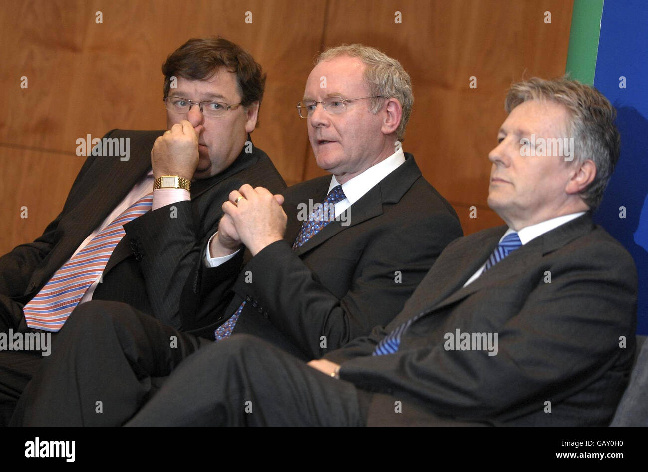 (Von links nach rechts) Taoiseach Brian Cowen, stellvertretender Ministerpräsident Martin McGuinness und erster Minister Peter Robinson bei der Eröffnung des neuen Büros von RTE in belfast. Stockfoto