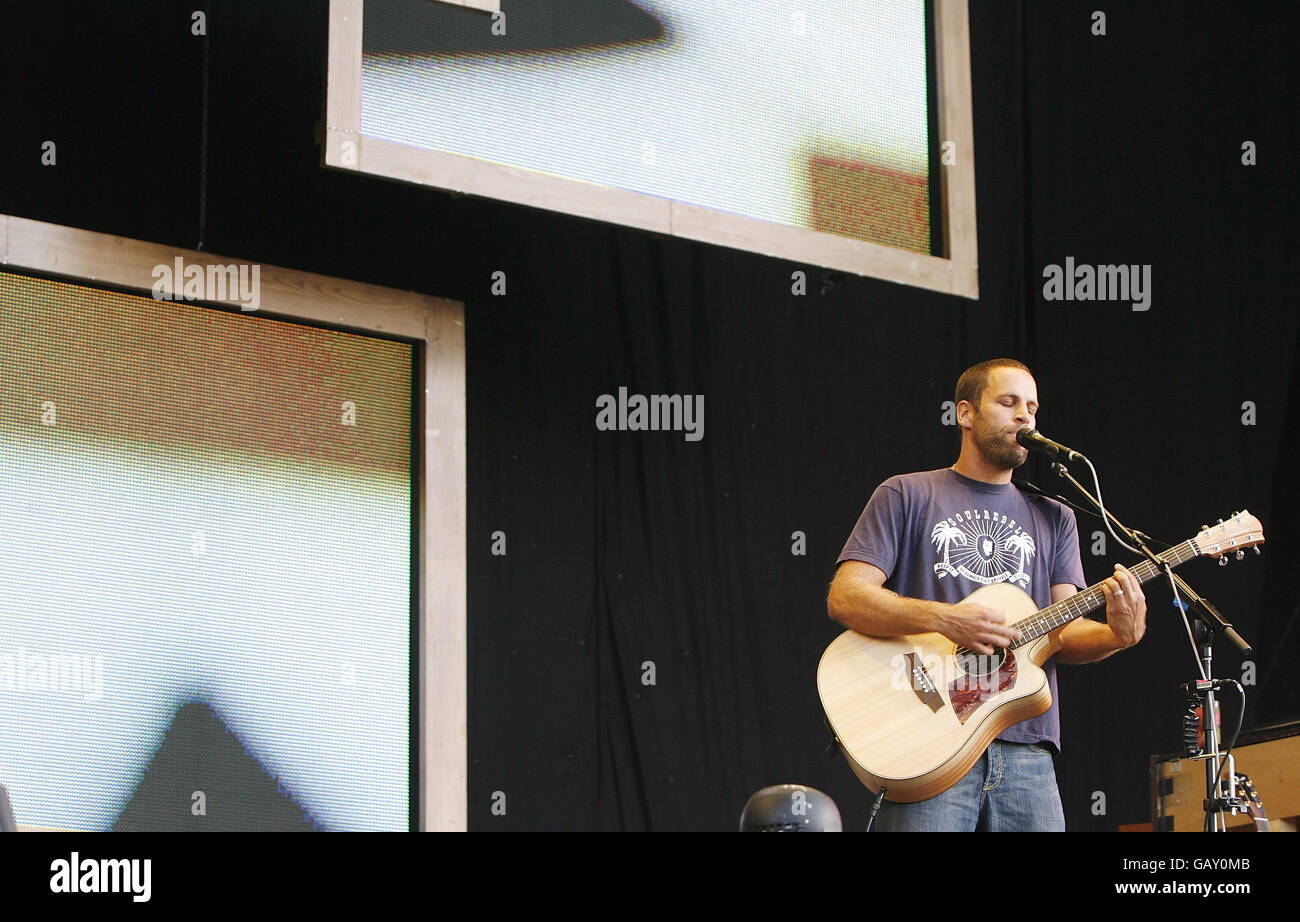 Sänger/Songwriter Jack Johnson tritt auf der Bühne im Hyde Park auf, um die 'All at Once Initiative' im Zentrum Londons zu promoten. Stockfoto