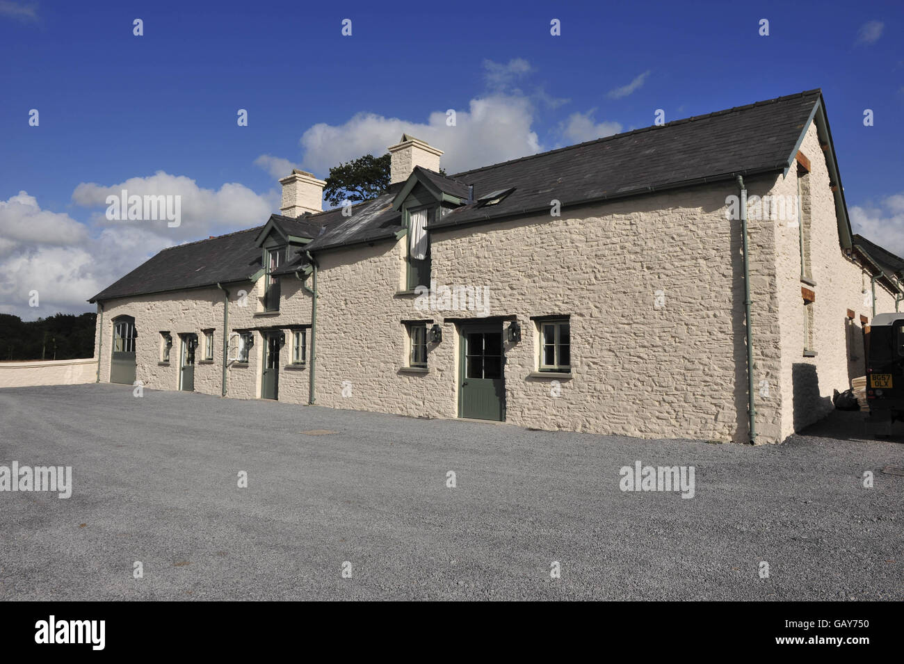 Prinz charles und camilla in einem auto Fotos und Bildmaterial in